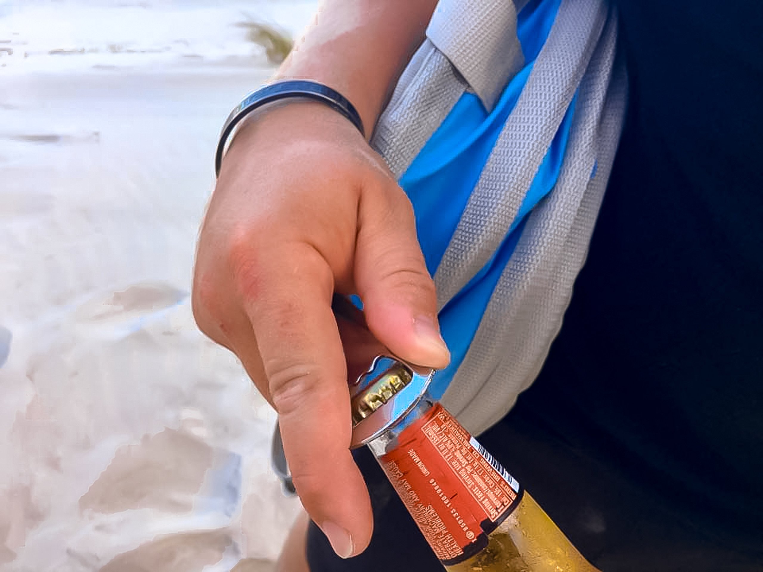 Camco Wyskakująca lodówka | lekka, wodoodporna i izolowana wyskakująca otwierana do użytku i składana na płasko do przechowywania, idealna na plażę, basen, kemping, klapę tylną i podróż | niebieska