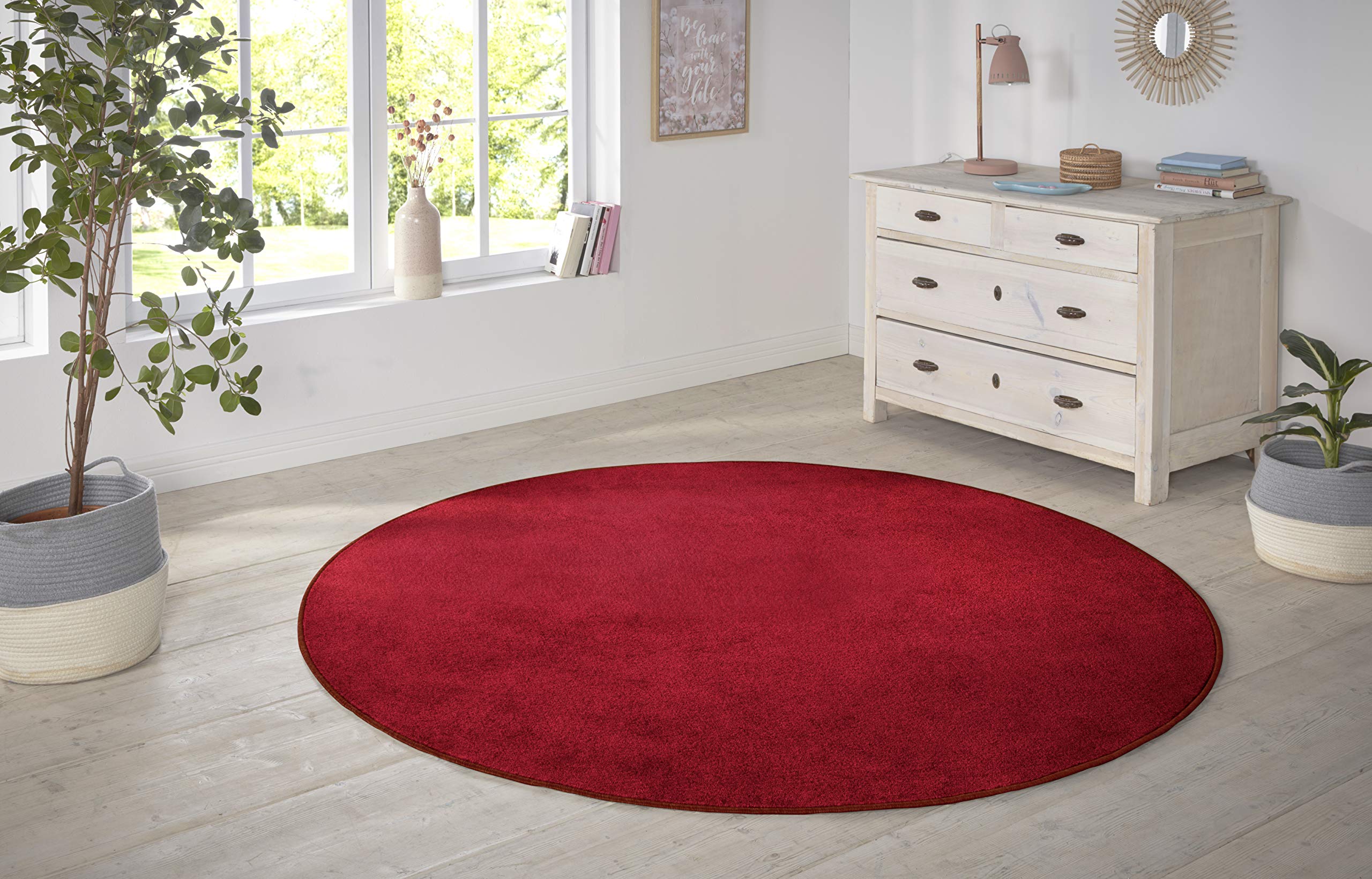 Hanse Home Nasty Round Rug - Living Room Rug Fluffy Short Pile Plain Colours for Dining Room, Living Room, Children's Room, Hallway, Bedroom, Kitchen - Plain Red, 133 cm