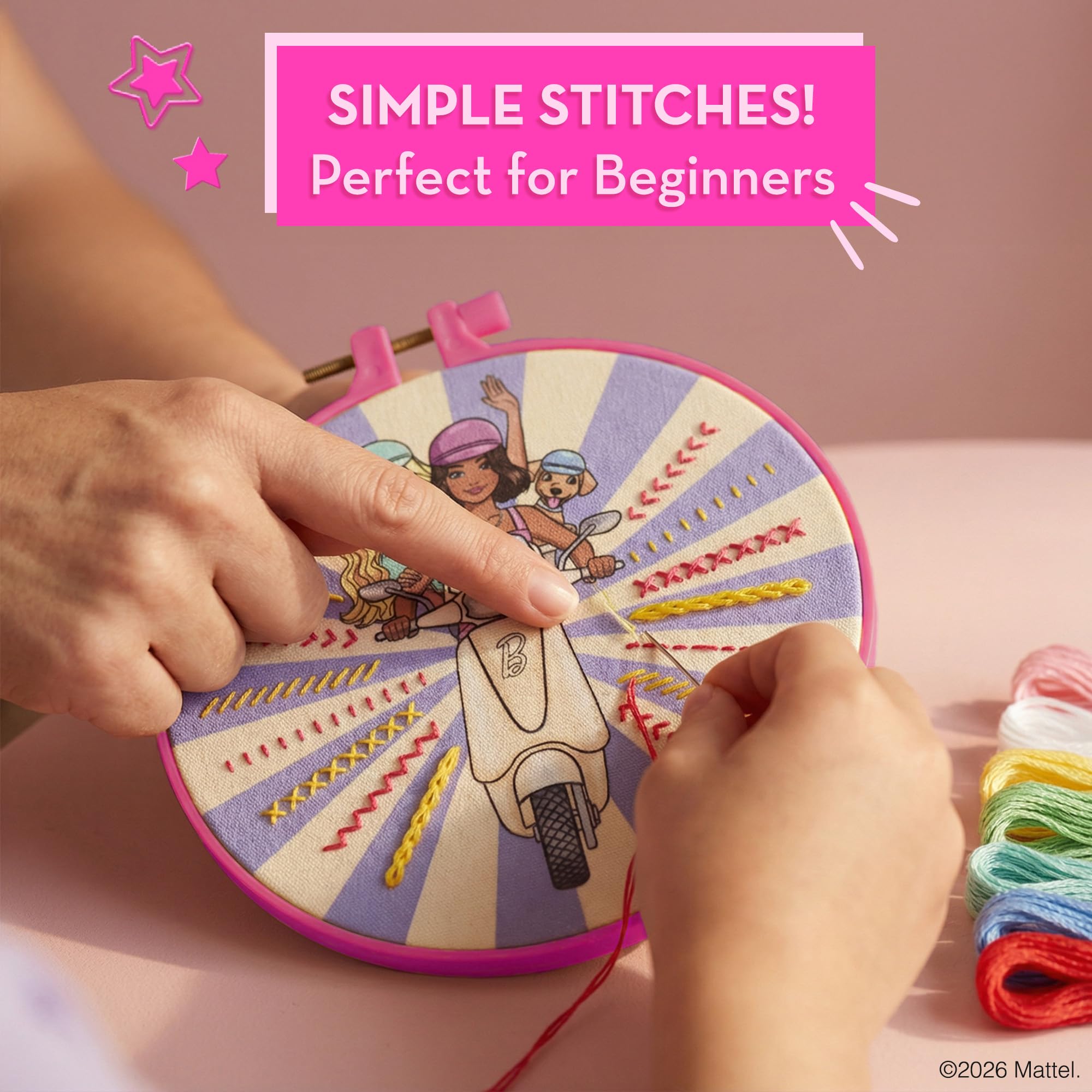 Barbie Kit de broderie pour enfants – Kit de bricolage pour filles de 8 à 12 ans avec 8 motifs, 2 cerceaux, aiguilles, fil – Ensemble complet de couture et d'artisanat, cadeau d'anniversaire