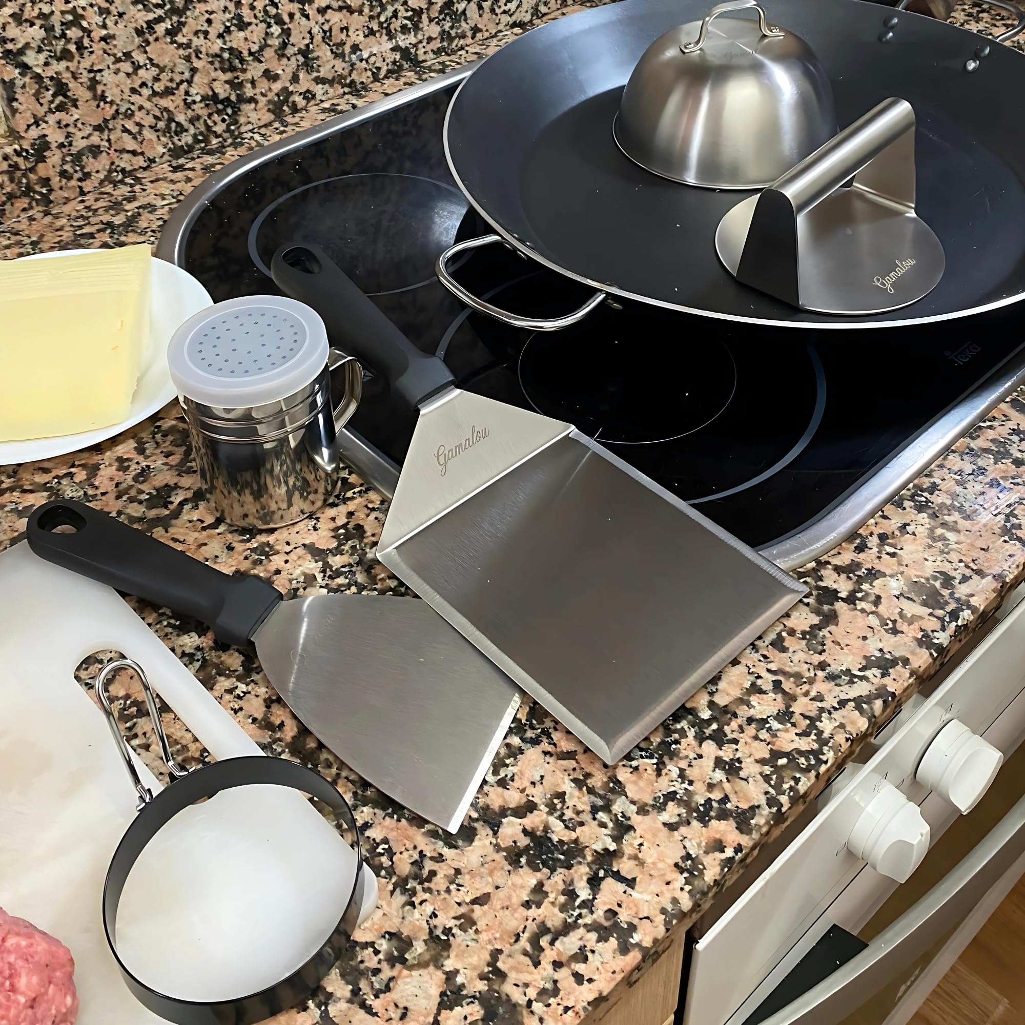 Smash Burger Profesional Kit Inox 304: Prensa Hamburguesas Smasher Antiadherente, Set de 2 Campanas, Espátulas y Bote para Especias, Ideal para Parrilla, Plancha o Sartén - Certificado UE