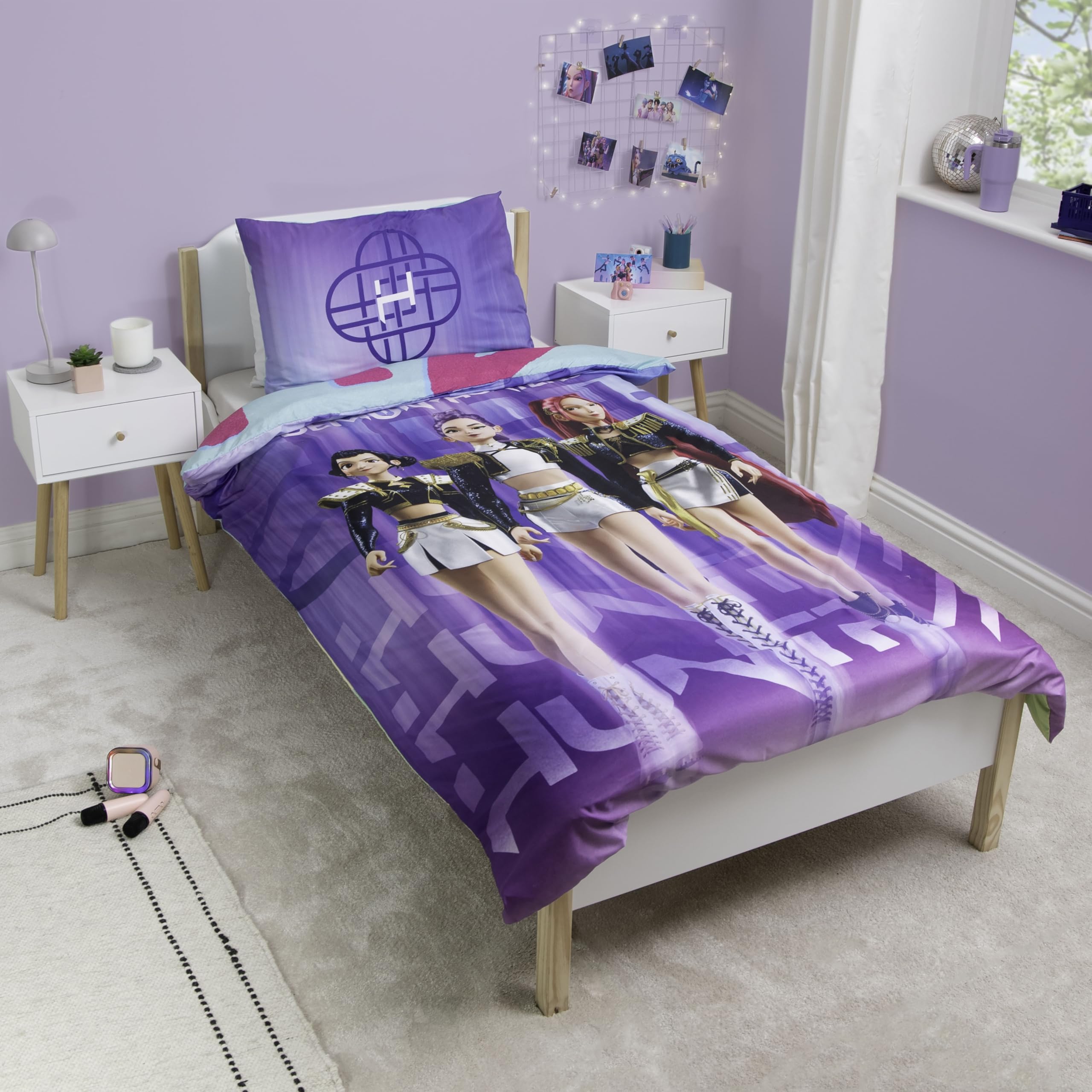 Set copripiumino singolo con licenza ufficiale K Pop Demon Hunters | Design Huntrix e Saja per ragazzi, copripiumino reversibile a 2 lati con federa coordinata | Perfetto per la cameretta dei bambini