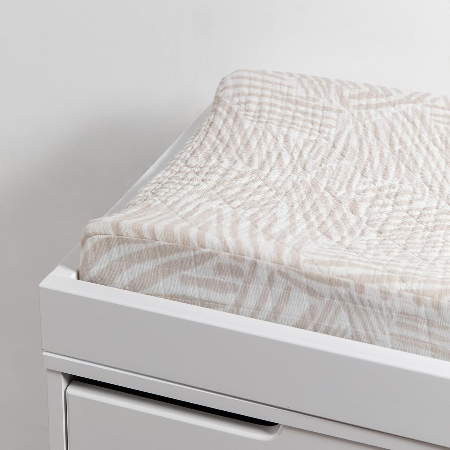 Babyletto 100% Quilted Organic Cotton Changing Pad Cover, GOTS-Certified, Fitted 360°, Ultra-Soft and Breathable Muslin - Oat Stripe