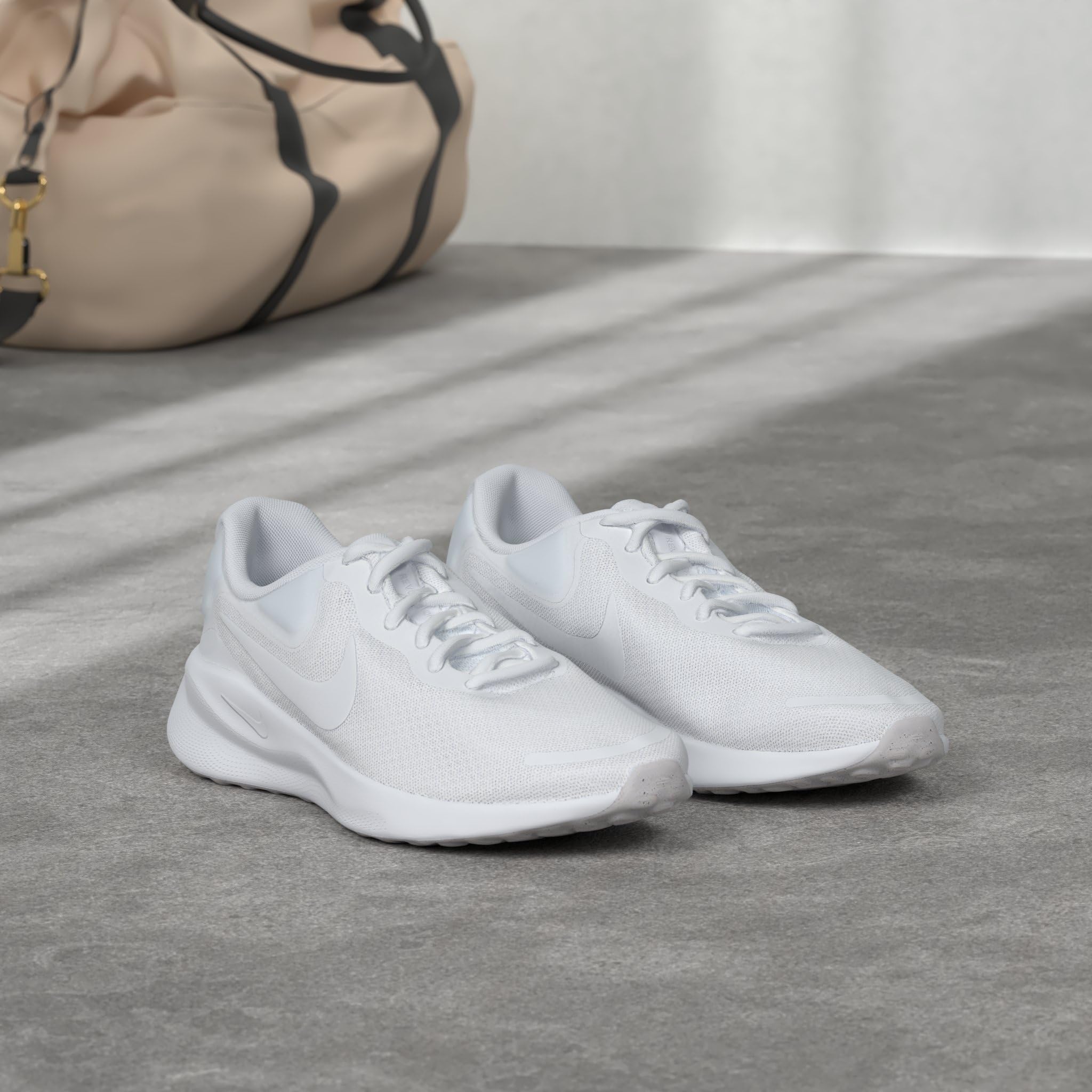 NIKE Kobiety Revolution 7Obuwie turystyczne