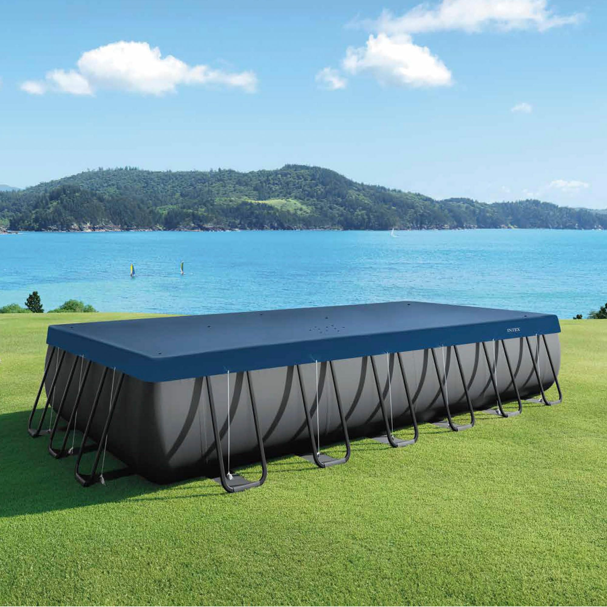 INTEX Poolabdeckung rechteckig für Pools 732x366 cm Ganzjahresplane (28087) | 3-lagiges UV-beständiges PE- Robuste & recycelte Ganzjahresabdeckung mit Halteschnur, hält auch bei windigem Wetter sicher