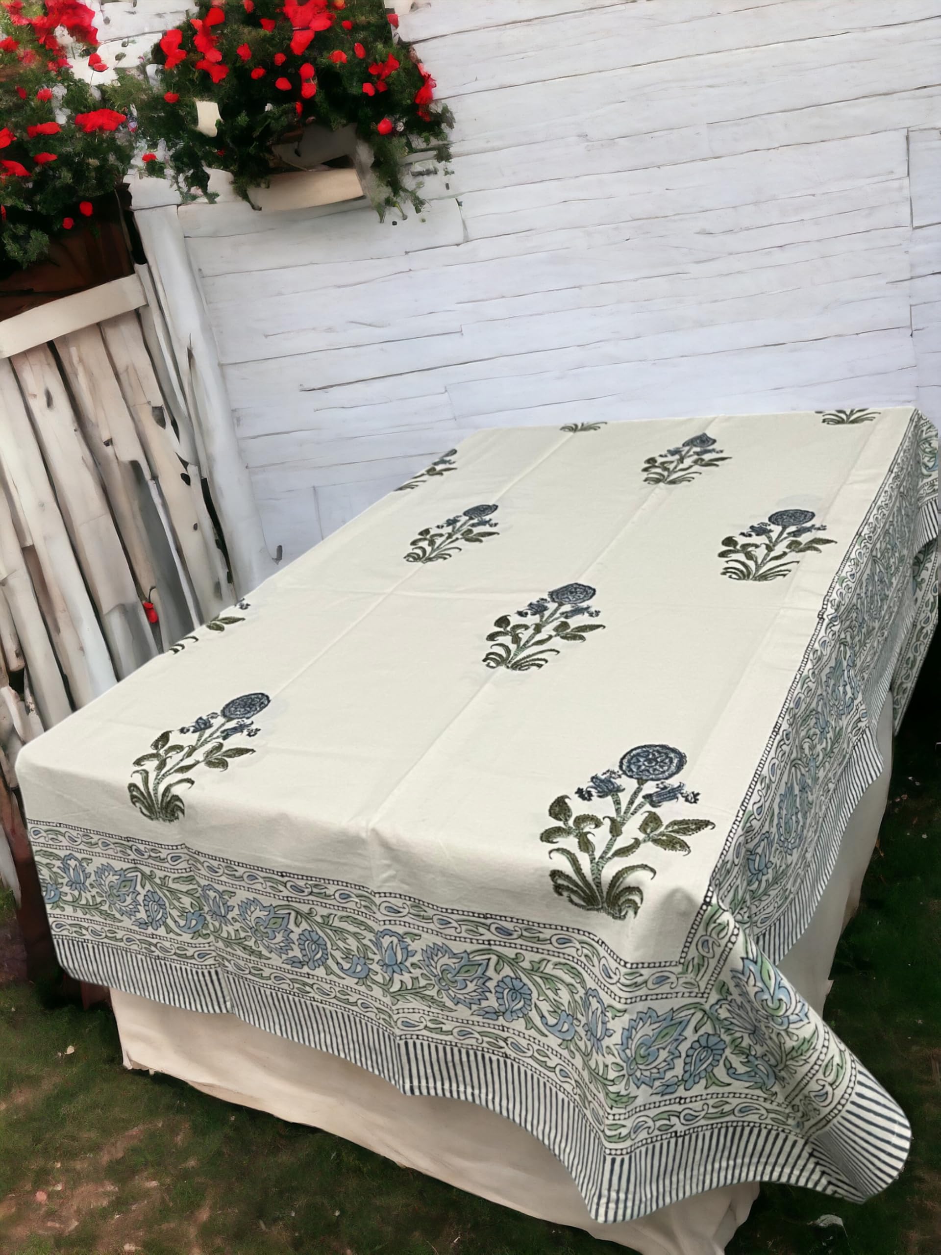 Nappe indienne fait main coton floral blanc, le cadeau de crémaillère idéal