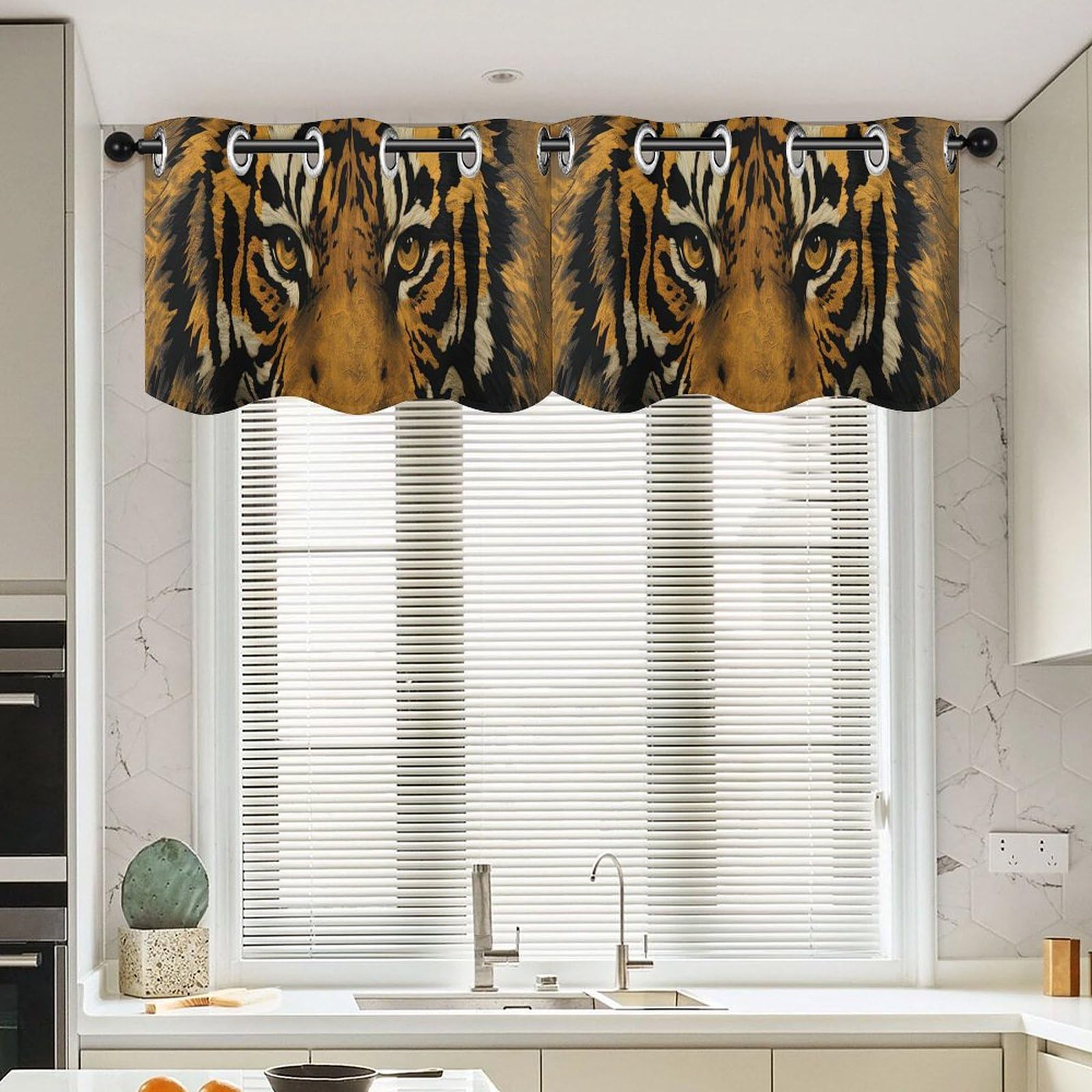 Cenefa de ventana con estampado de animales orientales y diseño vintage