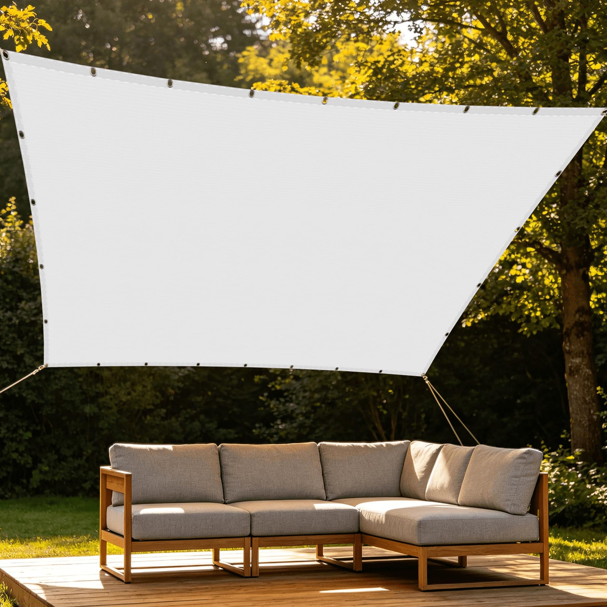 Voile d'ombrage rectangulaire blanc pour aménager une terrasse fraîche et abritée