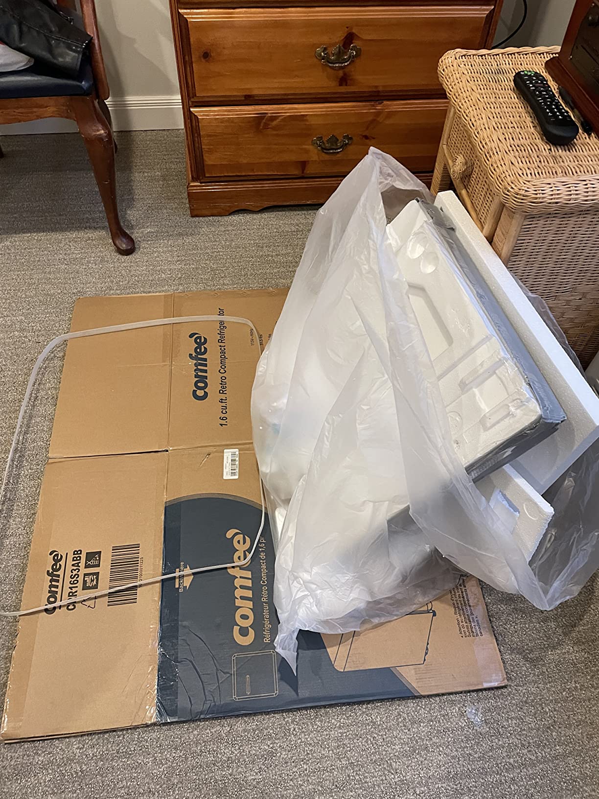 20/mo Finance COMFEE 1.6 Cubic Feet Solo Series Retro Refrigerator