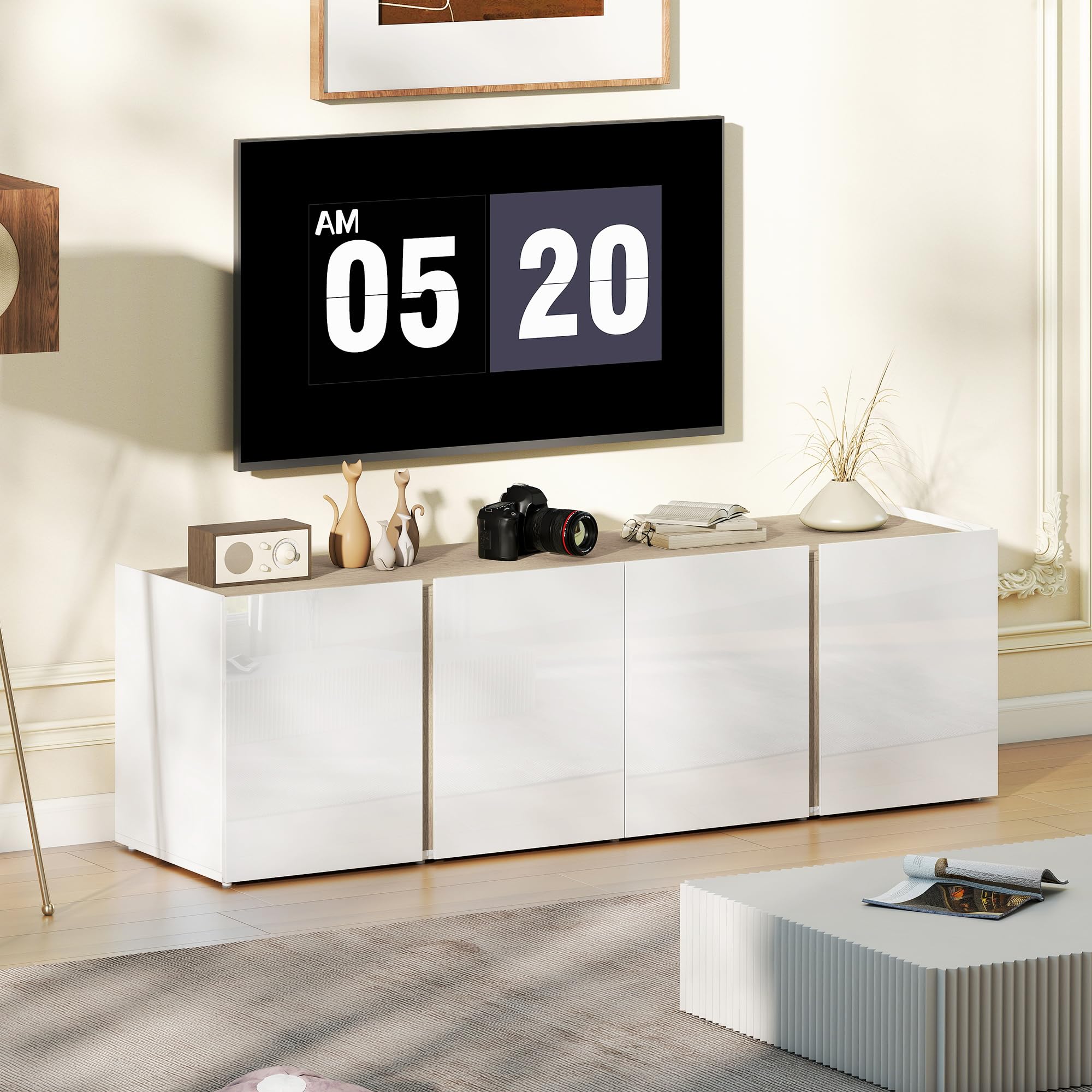 HOMCOM Meuble TV 135 cm pour Téléviseur Jusqu'à 65 Pouces, 4 Portes, Blanc | Meuble Télé, Fermeture Amortie, Étagère Réglable, Passe-Câbles, Banc TV, pour Salon, Chambre à Coucher