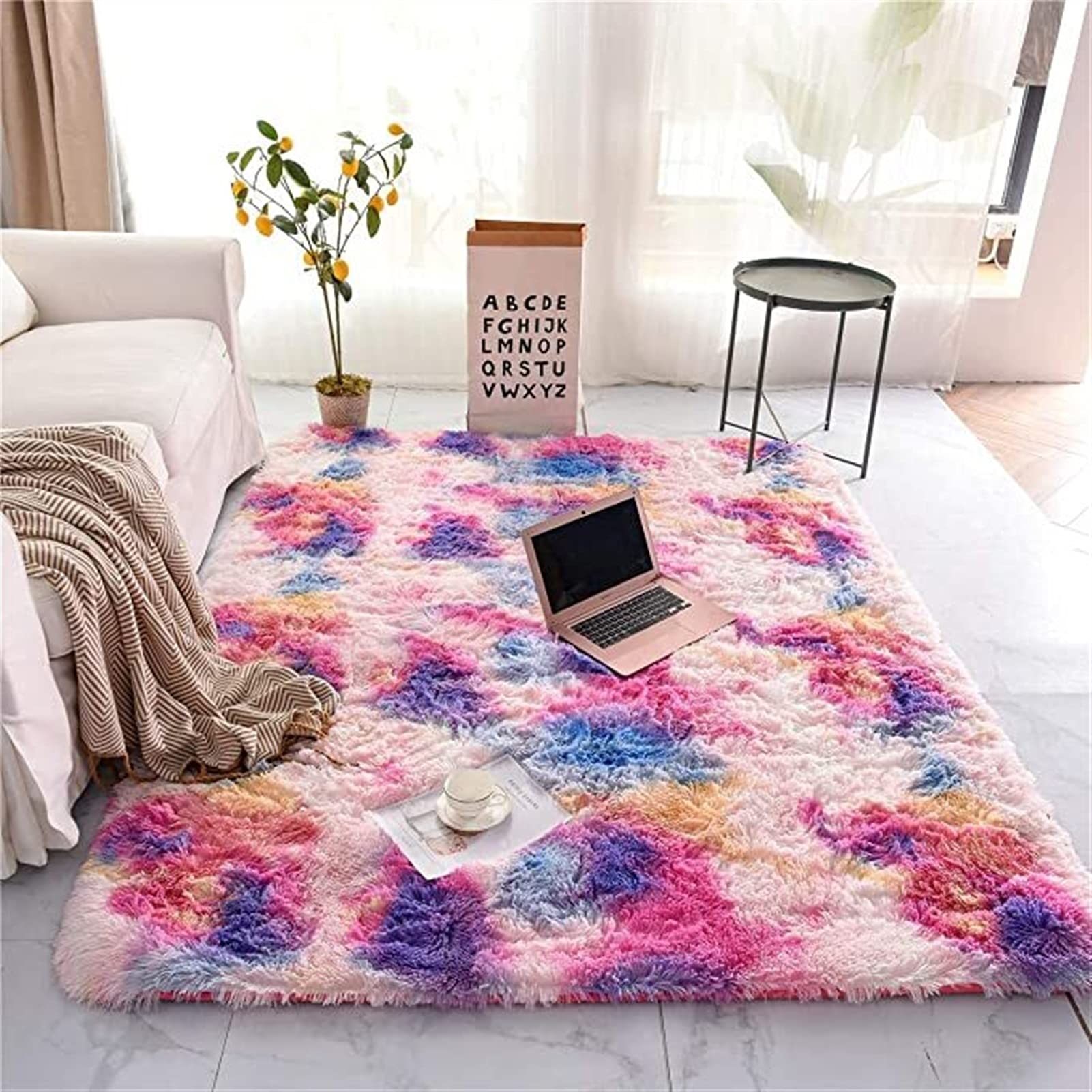 Tapis de peluche coloré pour réchauffer un salon froid et moderne 200x300