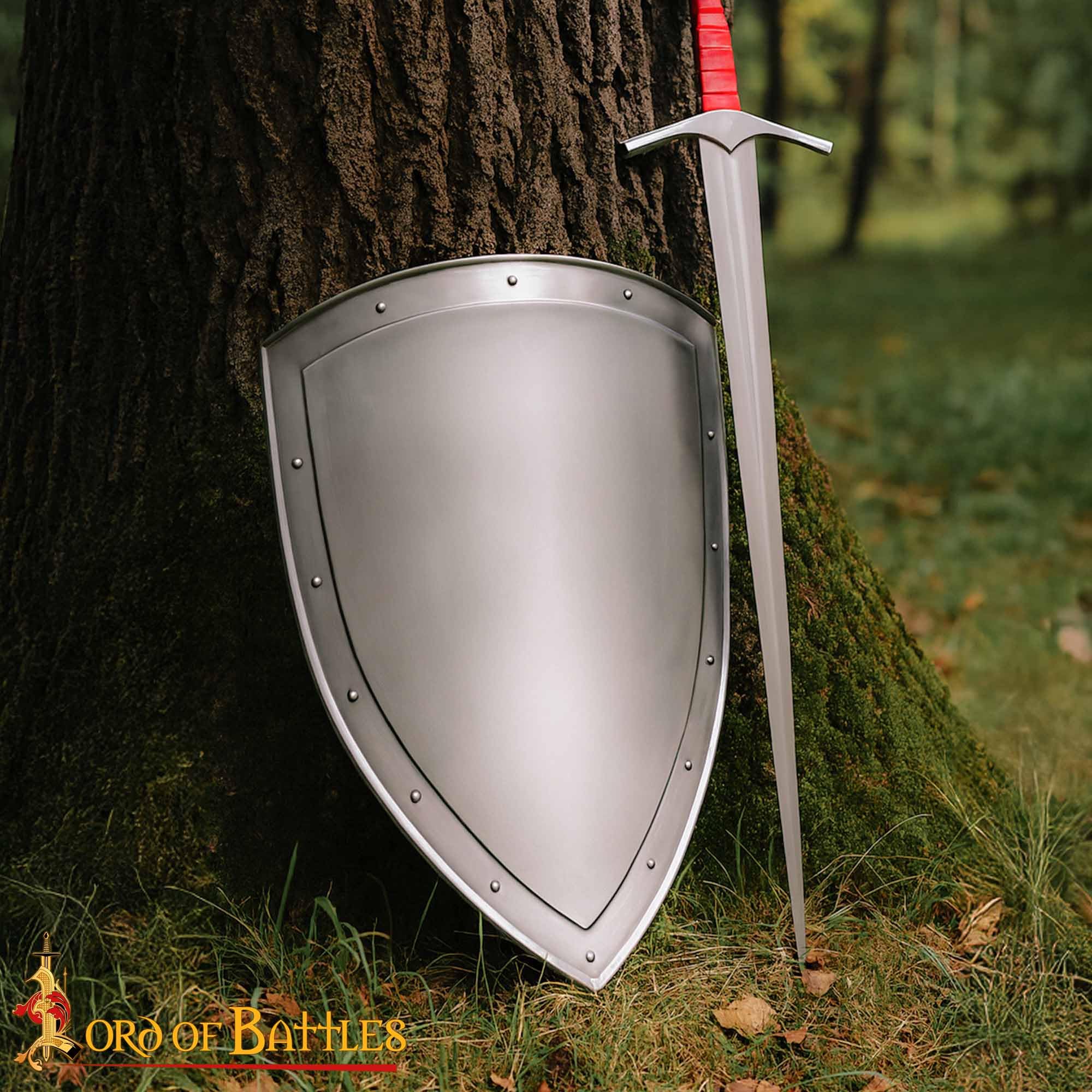 Lord of Battles Scudo templare medievale forgiato a mano - Personalizzabile, funzionale, rievocazioni storiche e accessorio per armatura LARP