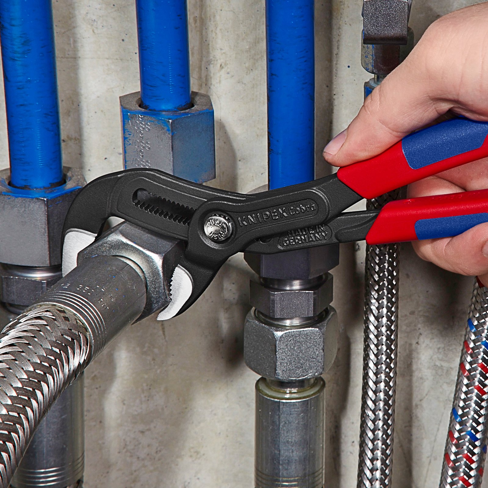 KNIPEX Zangenschlüssel (250 mm) 86 05 250 & 87 02 250 SB Cobra® Hightech-Wasserpumpenzange grau atramentiert mit schlanken Mehrkomponenten-Hüllen 250 mm (in SB-Verpackung)