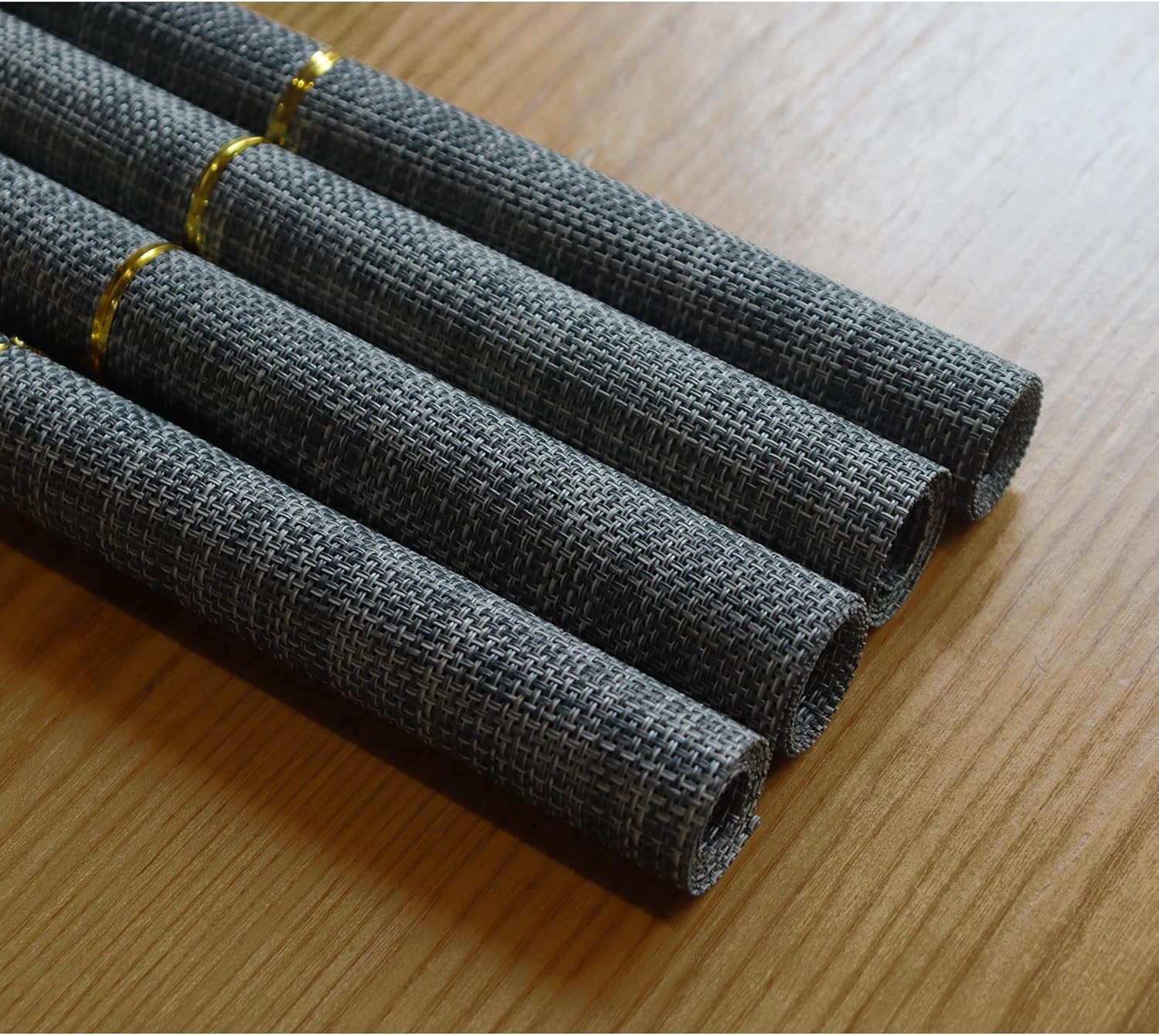 プレースマット 4枚セット 耐熱ノンスリップテーブルマット ダイニングテーブル用プレースマット 洗濯可能 耐久性 PVCビニール織プ