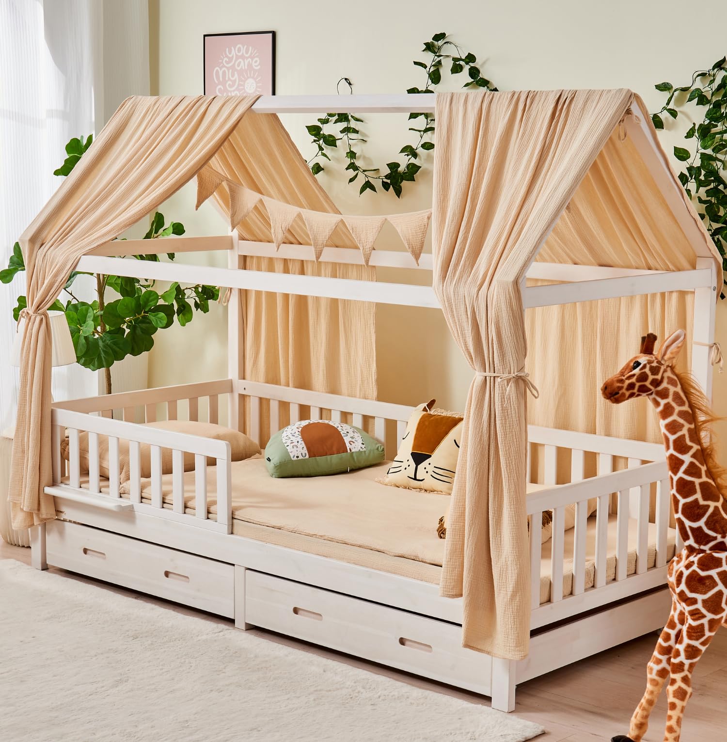 ALAVYA HOME® Hausbett Himmel Deko Set 3-TLG – 2 Betthimmel + Wimpelkette, GOTS Bio-Musselin Baumwolle, Kinderzimmer Lieblingsplatz, Mädchen & Jungen, 125x350cm, Beige