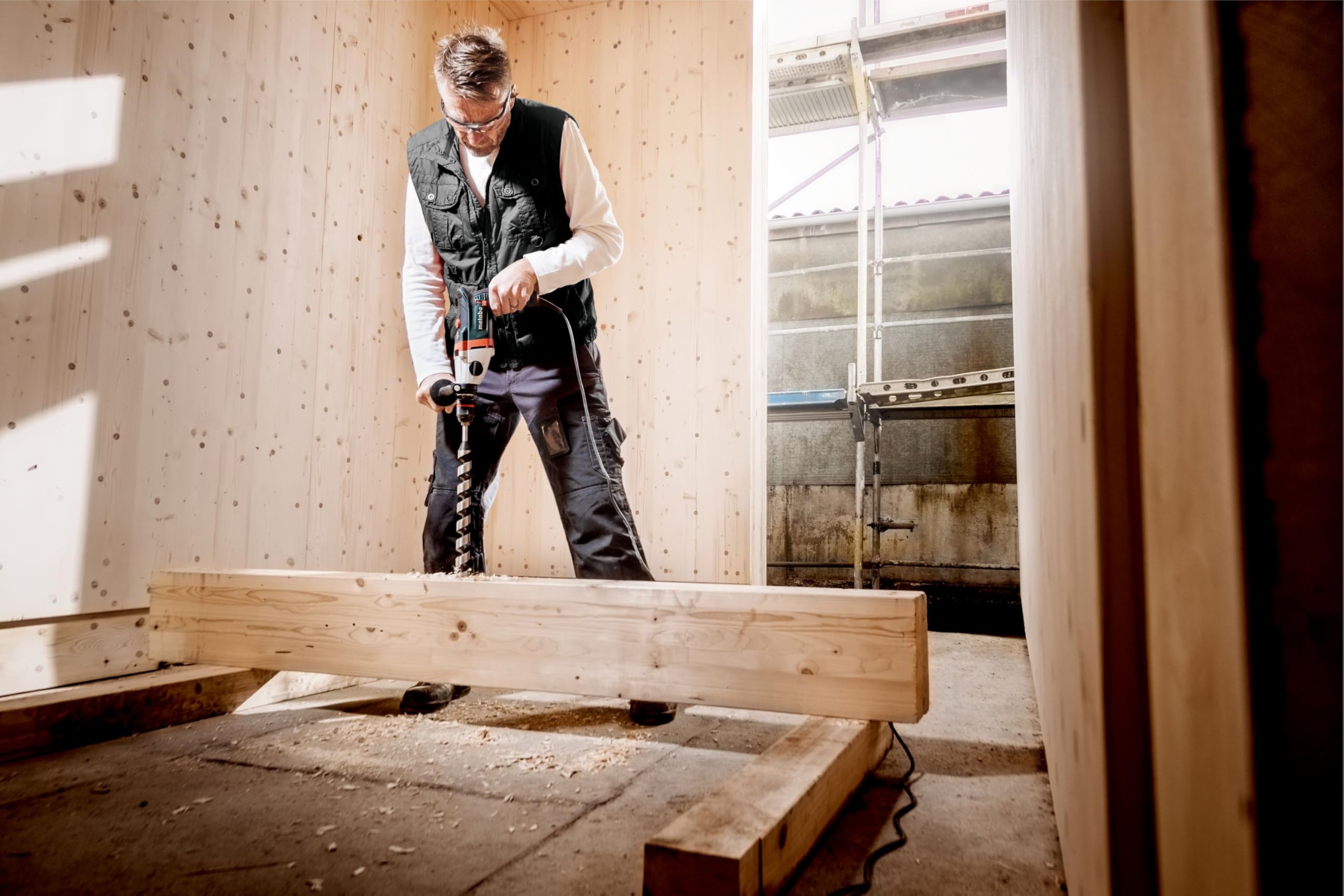 metabo Bohrmaschine BEV 1300-2, 1300W 2-Gang Bohrer für Holz & Stahl | Netzbetriebene Schlagbohrmaschine mit Impulsfunktion, VTC-Elektronik, Marathon-Motor, Zahnkranzbohrfutter & Zusatzhandgriff