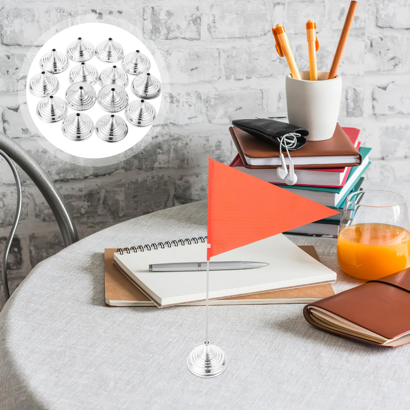 Uonlytech 30 Pezzi Mini Supporto per Bandiera da Scrivania in Plastica Argento, Facile da Usare e Stabile, per Decorazioni Festa e Ufficio