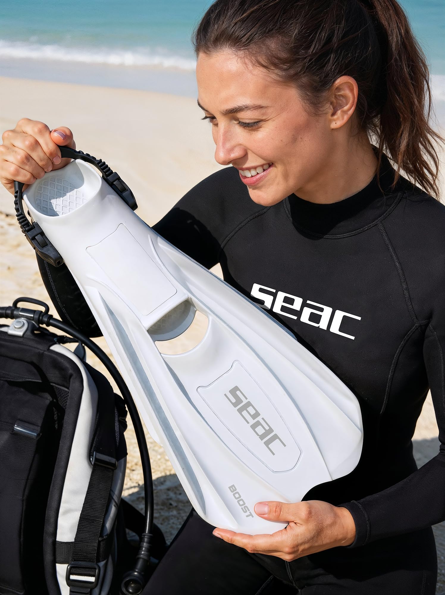 SEAC BOOST – Pinne da Snorkeling e Sub con Cinturino Sling Ultra Confortevole | Da Usare Anche Senza Calzari o Calzini | Extra Leggere, Antiscivolo, Bianco