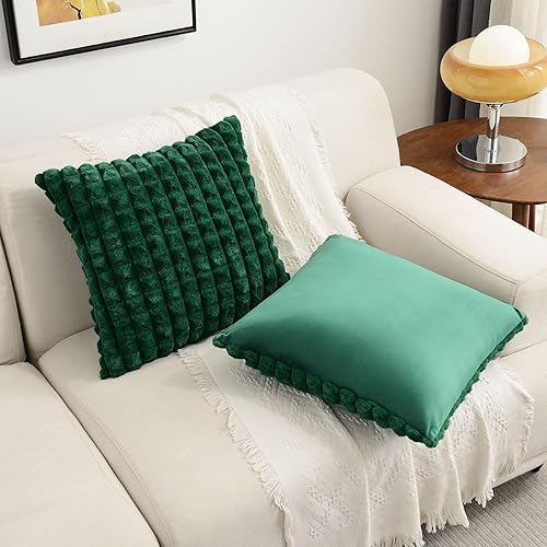 Miniatura 4 de FUTEI Juego de 2 fundas de almohada decorativas de color verde esmeralda de 22 x 22 pulgadas, fundas de cojín cuadradas, piel sintética de conejo