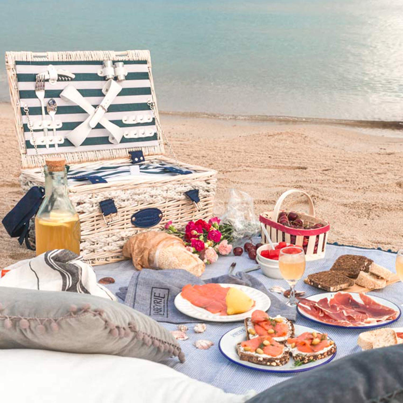 Les Jardins de la Comtesse - Cestino da picnic "Marine" per 2 persone, completo con scompartimento isotermico - Dimensioni: 40x28x23cm
