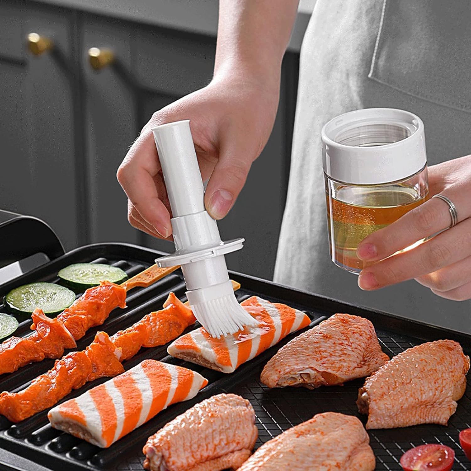 Oil Portable Silicone Oil with Brush Grill Oil Brushes Liquid Oil Pastry Kitchen Baking BBQ Tool Temperature Resistant Brush(White)