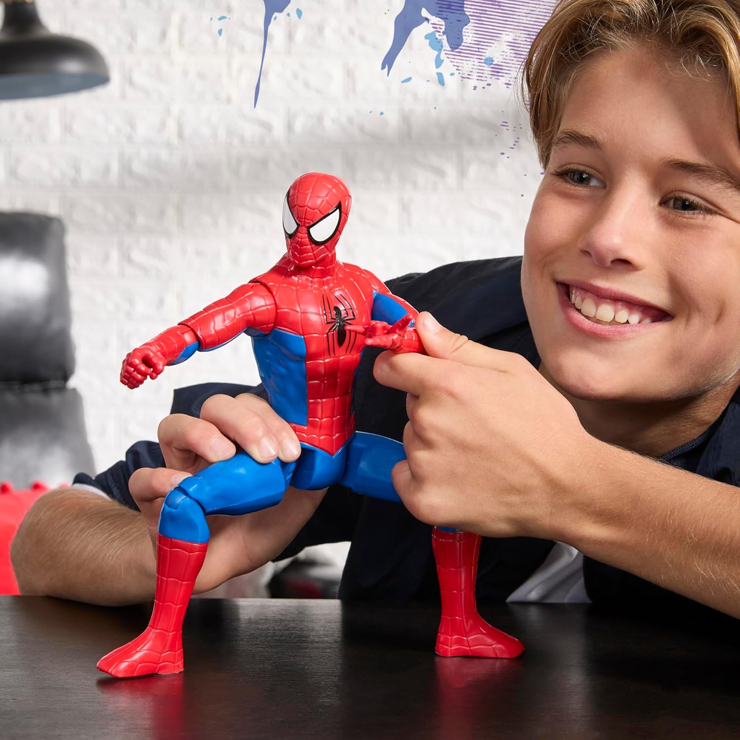Marvel Spider-Man Titan Series Action Figure, 12-Inch (30 cm) Super Hero Toys for Kids Ages 4+ - Image 6