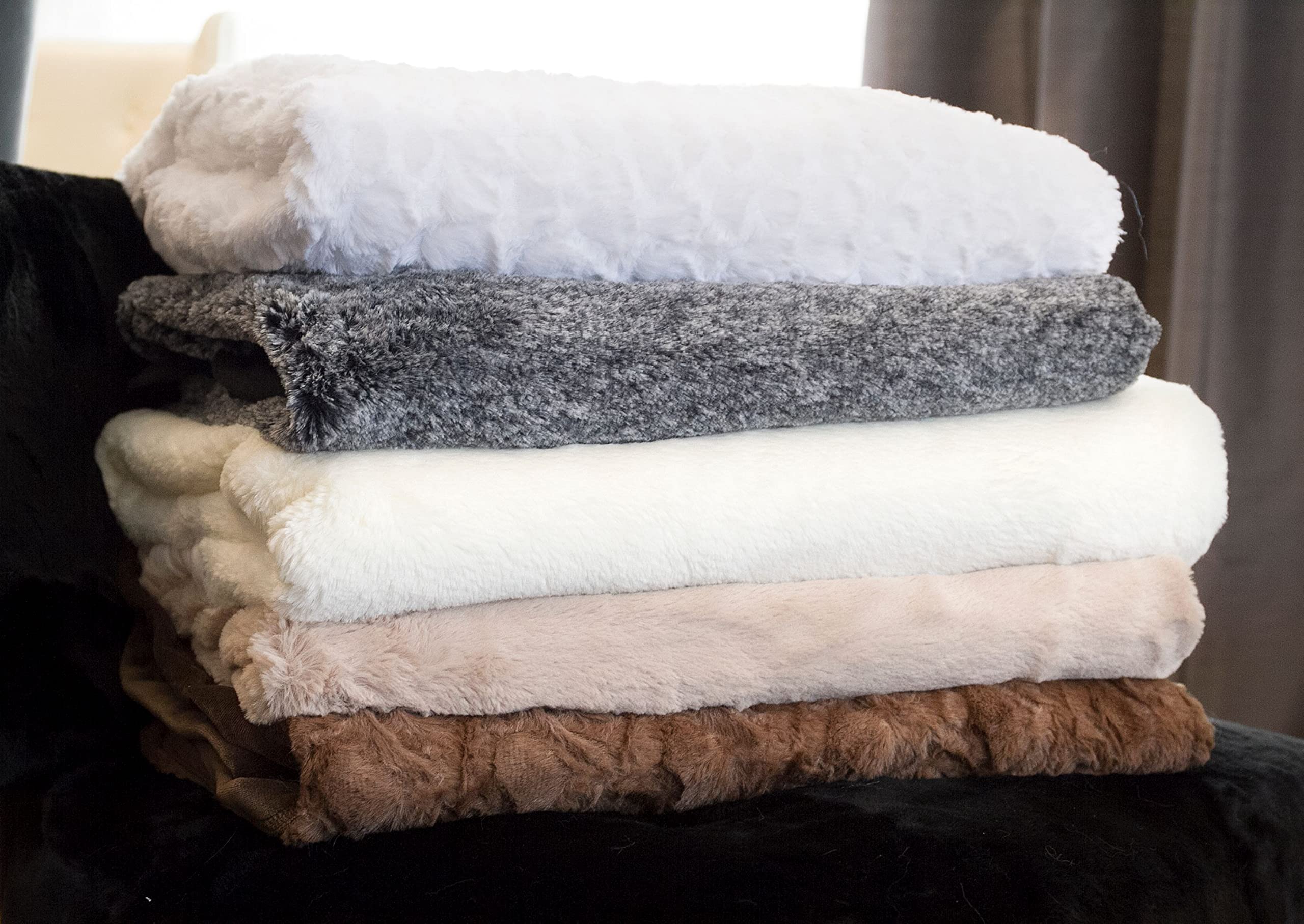 Luxe L 100% Faux Fur Ivory Mink Throw Blanket with Fleece Back