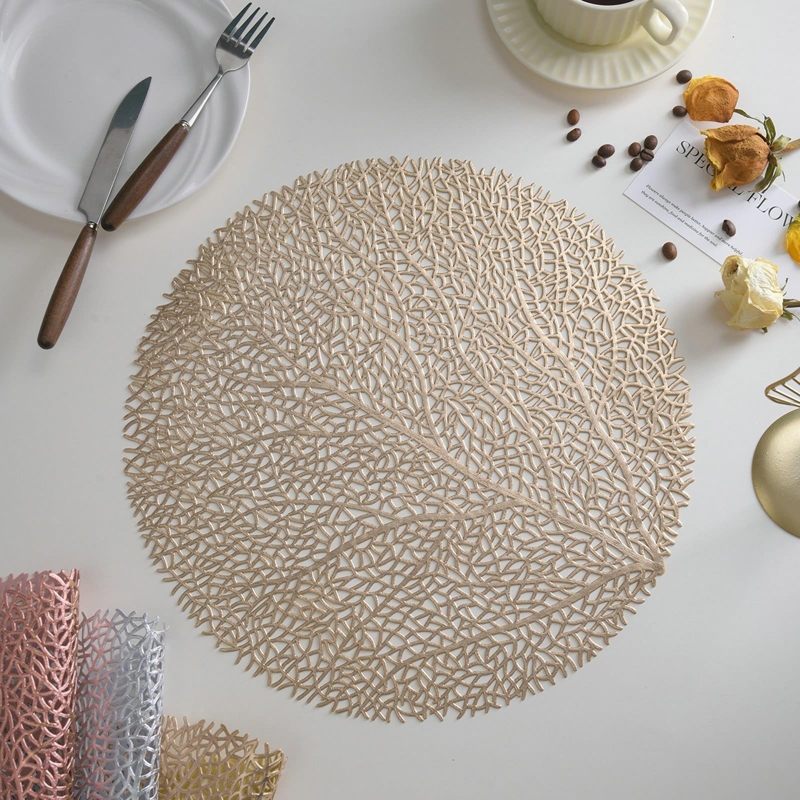 Sets de table ronds dorés corail 38 cm contre les taches de cuisine