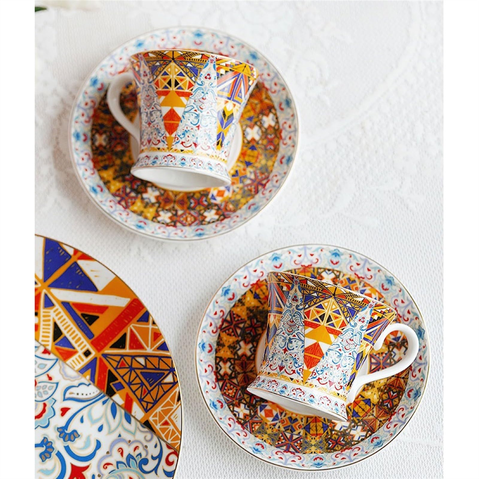 Filiżanki do herbaty Wysokiej jakości wykwintne porcelanowe filiżanki do kawy i spodki kostne zastawa stołowa vintage popołudniowa herbata talerze przekąski zestaw upominkowy latte