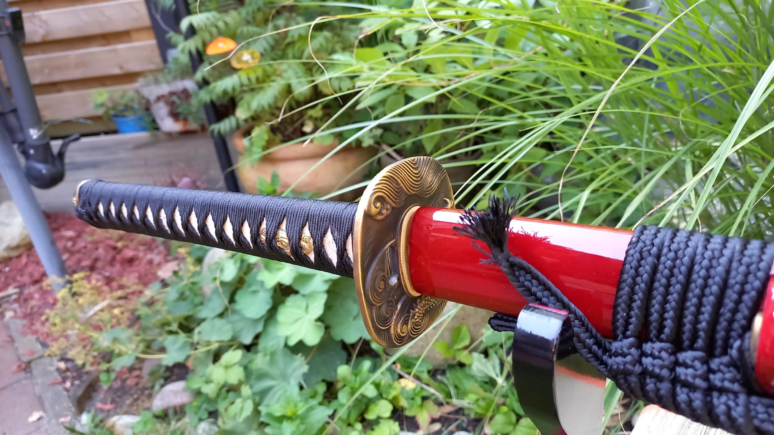 Samurai Schwerter Dragon Samurai Katana - scharf, echt & handgeschmiedet - gefaltetes Katana Schwert ohne Ständer - echtes Japanisches Samurai Sword aus Kohlenstoffstahl - Japan Deko Katanas