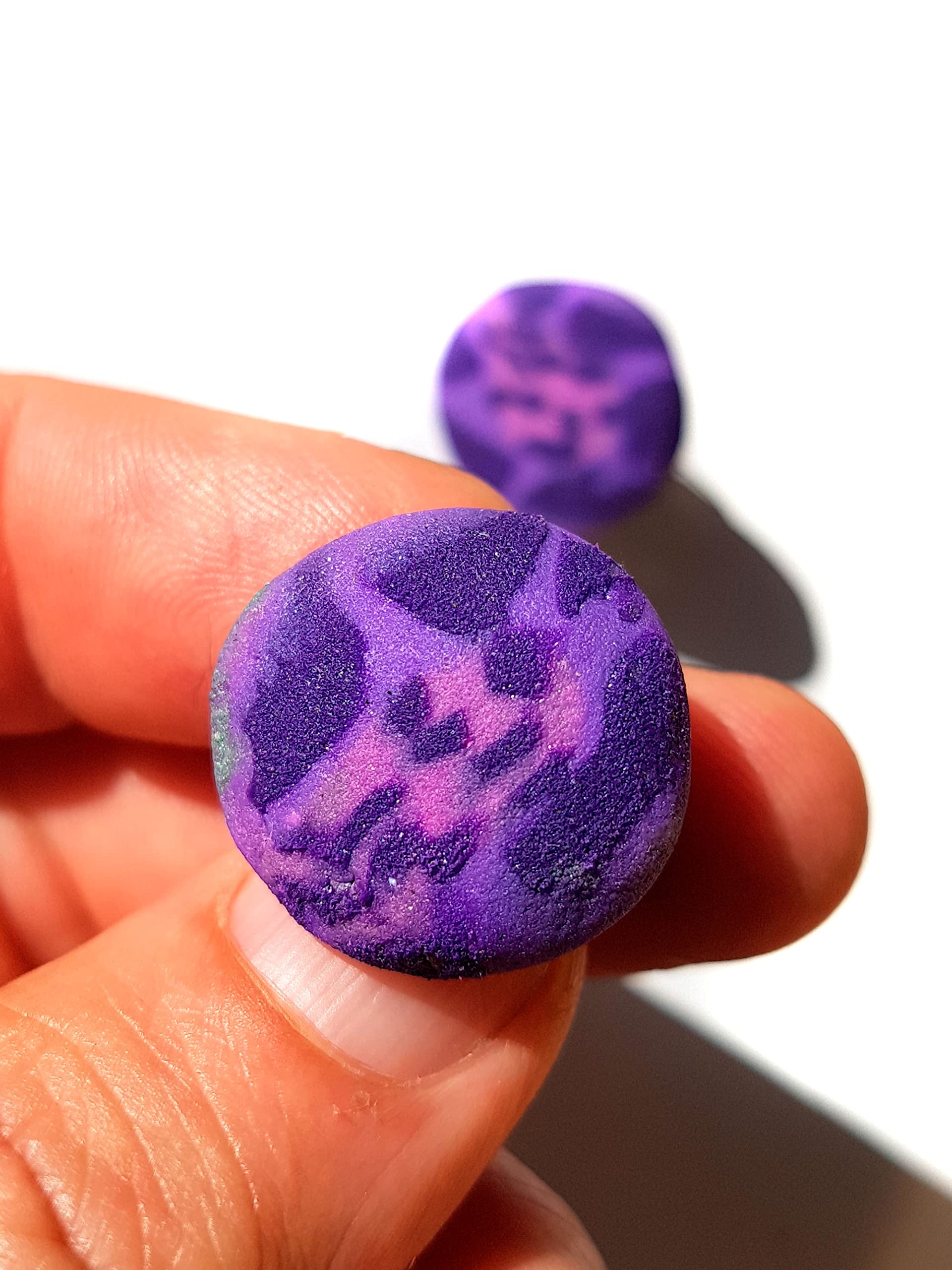 Pendientes Botón Lilas Terciopelo de arcilla polimerica hechos a mano Pieza unica, regalo original