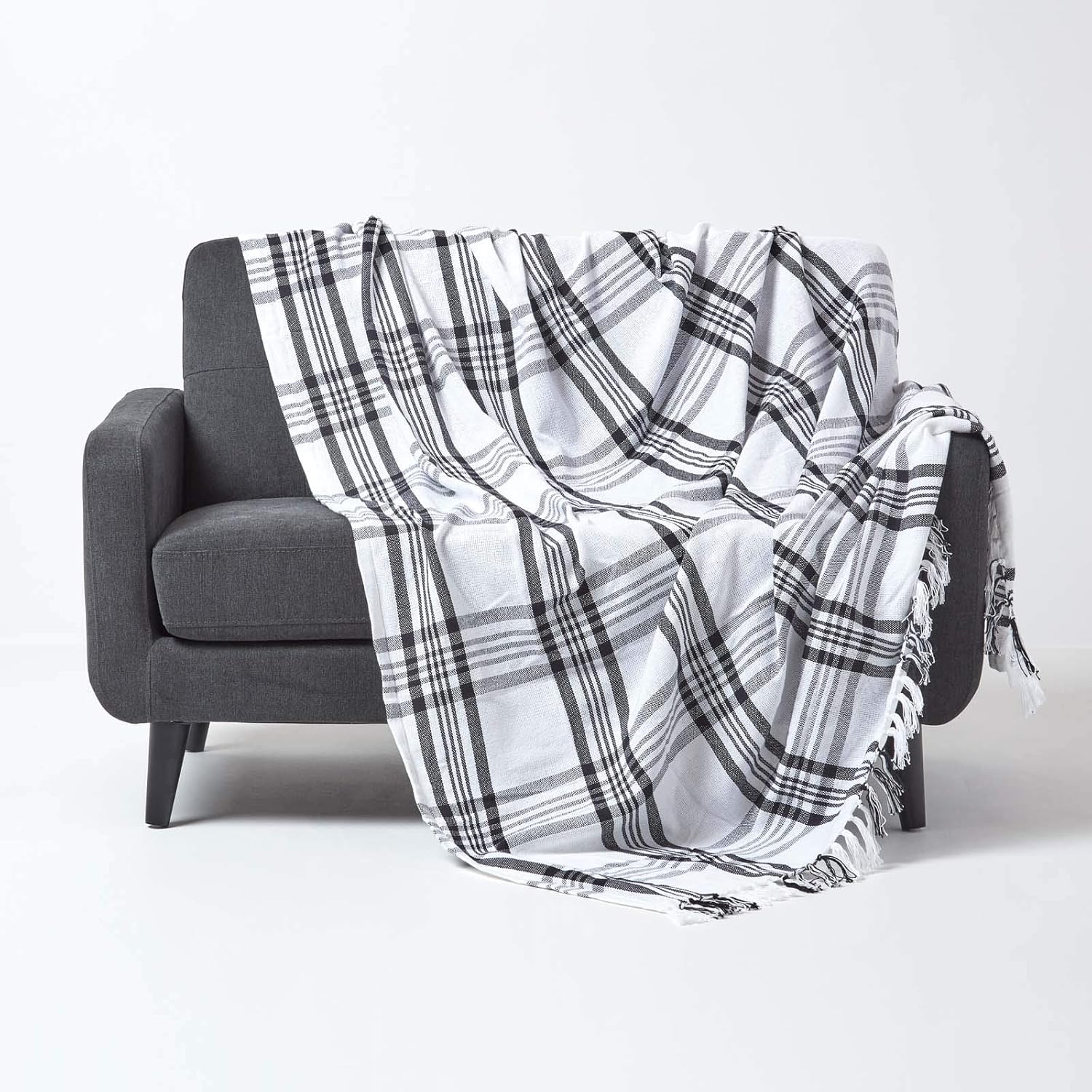 HOMESCAPES Medium White & Black Tartan Throw 60 x 80 Inches or 152cm x