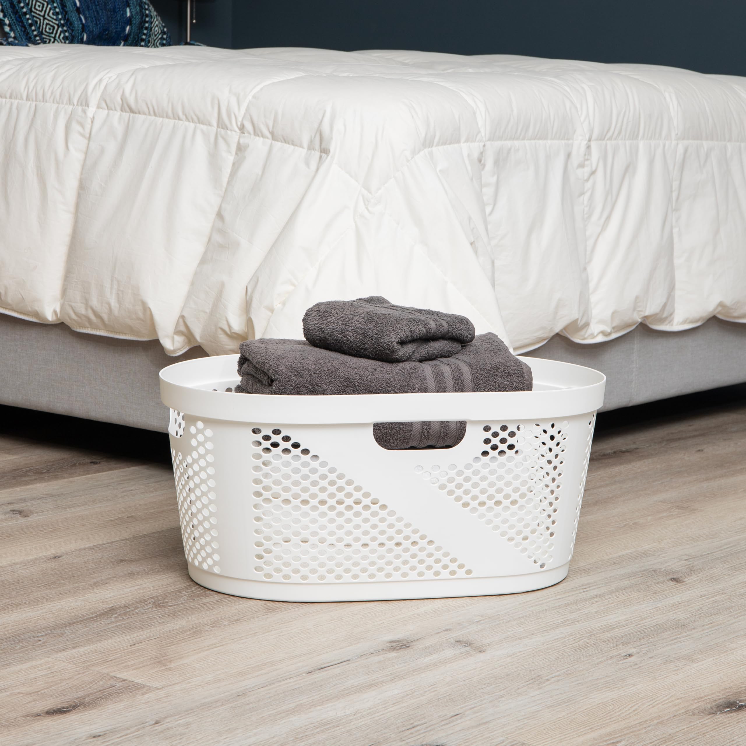 Mind Reader 40L Laundry Basket, Clothes Hamper, Wicker Design, Plastic, 23