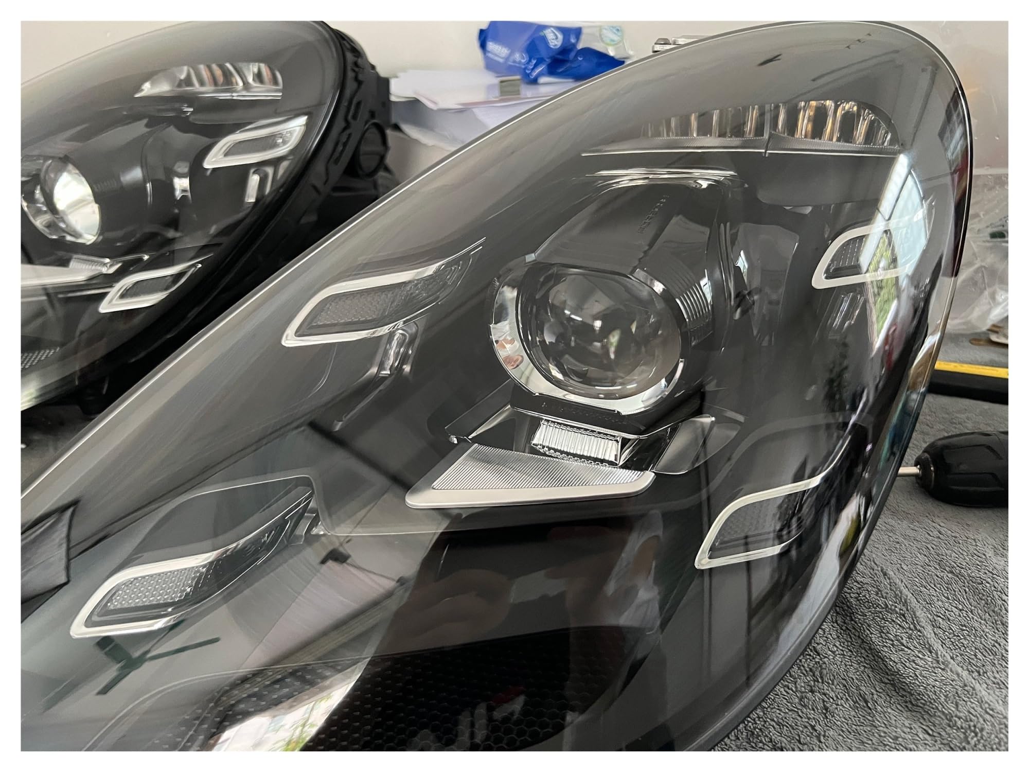 Amazon | 車のフロントヘッドライトヘッドランプ DRL デイタイム
