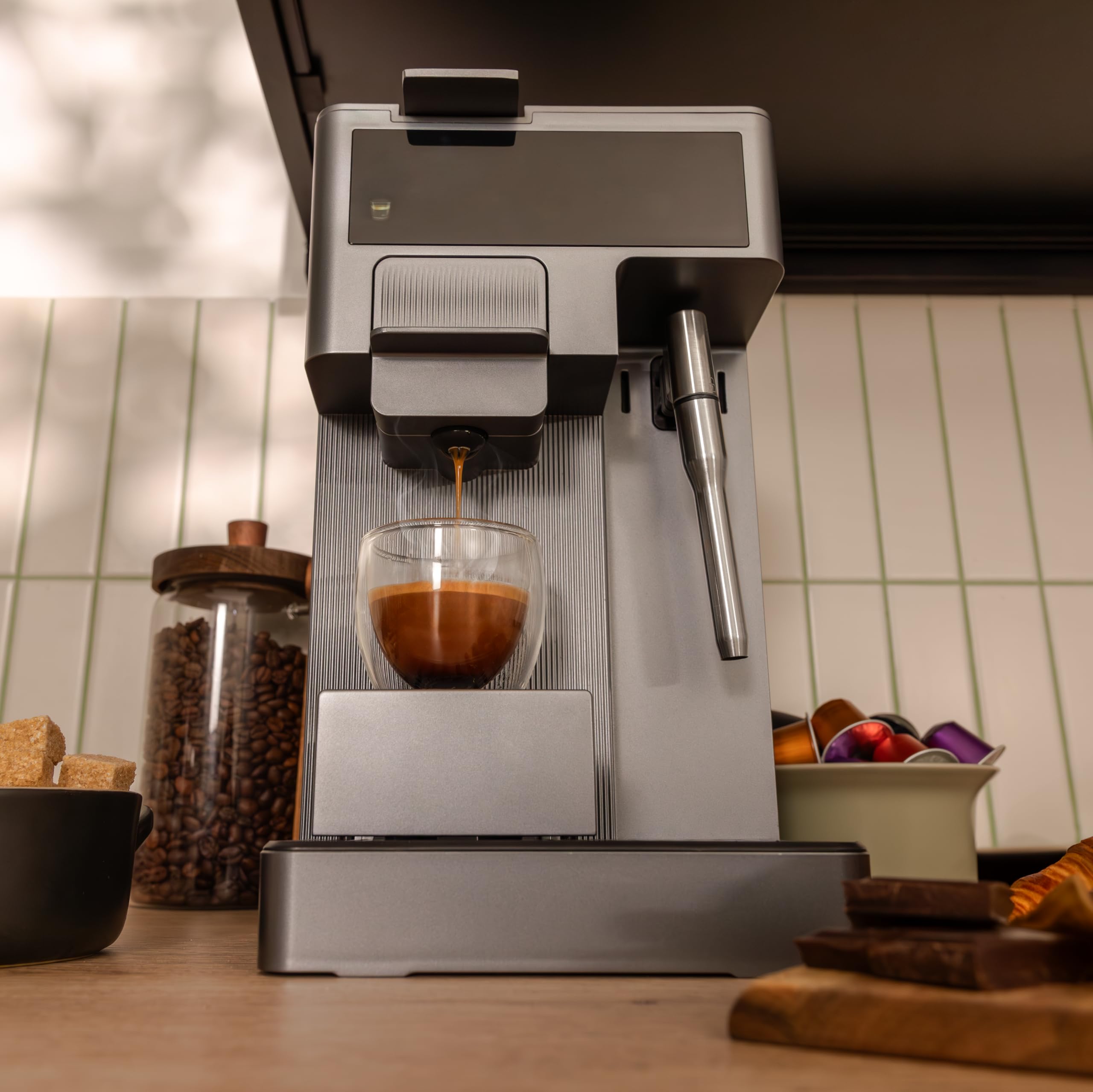 Cecotec Cafetières à Capsules FreeStyle Latte T. Cafetière multifonctionnelle Nespresso,Dolce Gusto,Café en Poudre et K-fee,1350 W avec réservoir de 400 ml pour 6 types de café.