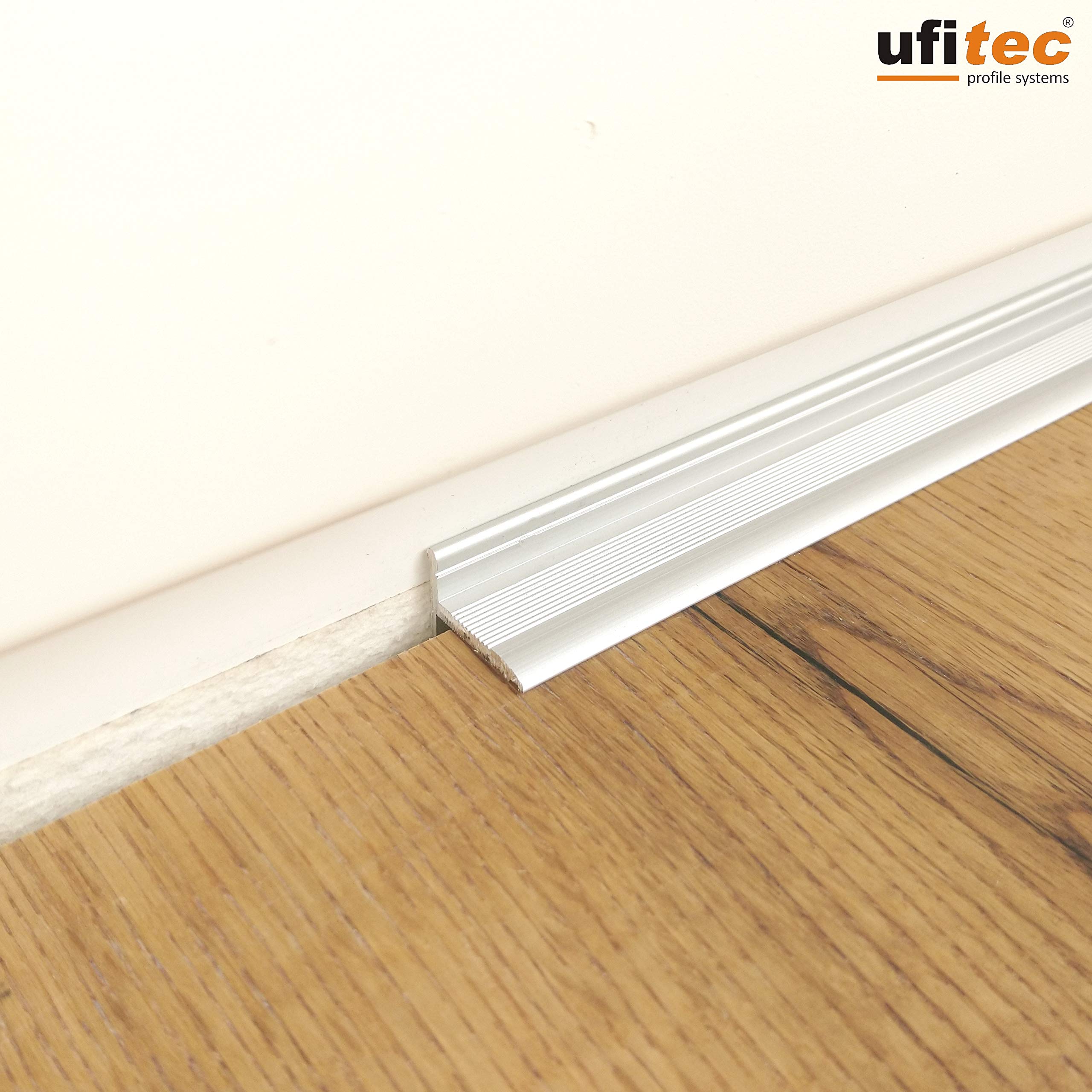 ufitec Sockelprofil Selbstklebend für saubere Wand- und Türabschlüsse Ideal für Renovierungen, Sichtbreite: 18,6 mm, Selbstklebend, Sie kaufen 1 Profil mit (290 cm, Silber)
