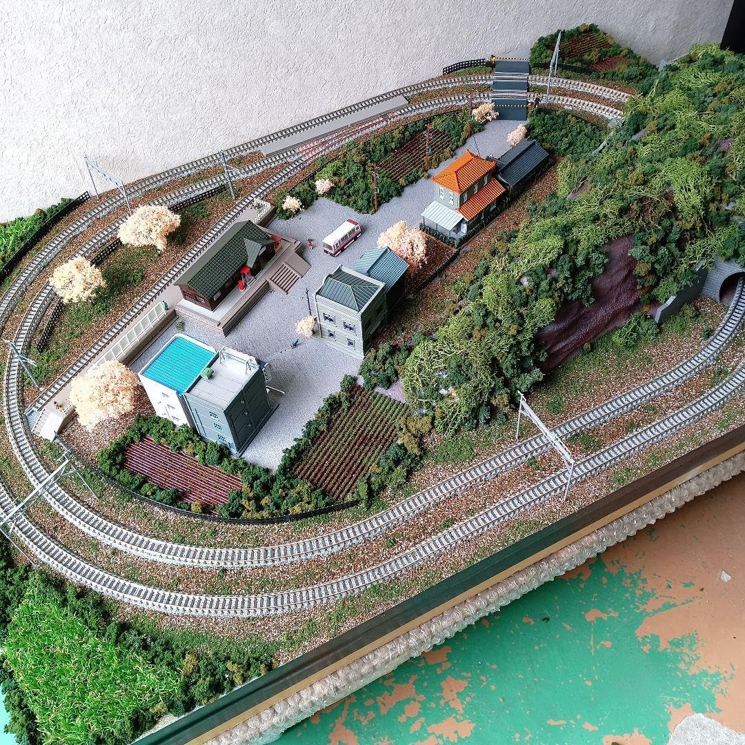 【特大サイズ】鉄道模型 Nゲージ 複線 ジオラマレイアウト 完成品 Amazon | 特大サイズ鉄道模型 Nゲージ 複線 ジオラマレイアウト 完成品