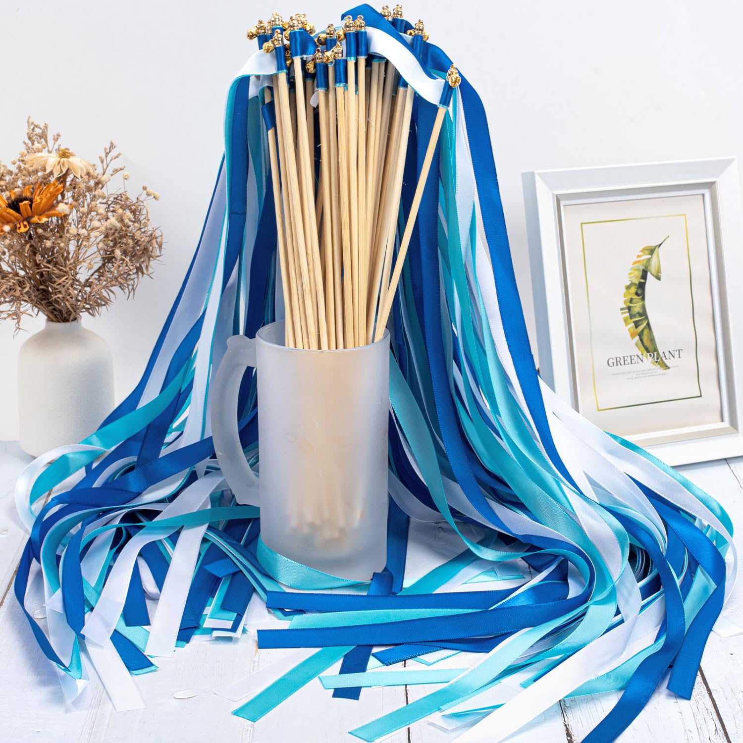Lote de 50 palillos de boda, palillos de boda, planos de mesa, pancartas de boda con grandes campanas y cintas de boda, varillas mágicas, de hada de seda para bodas (azul)