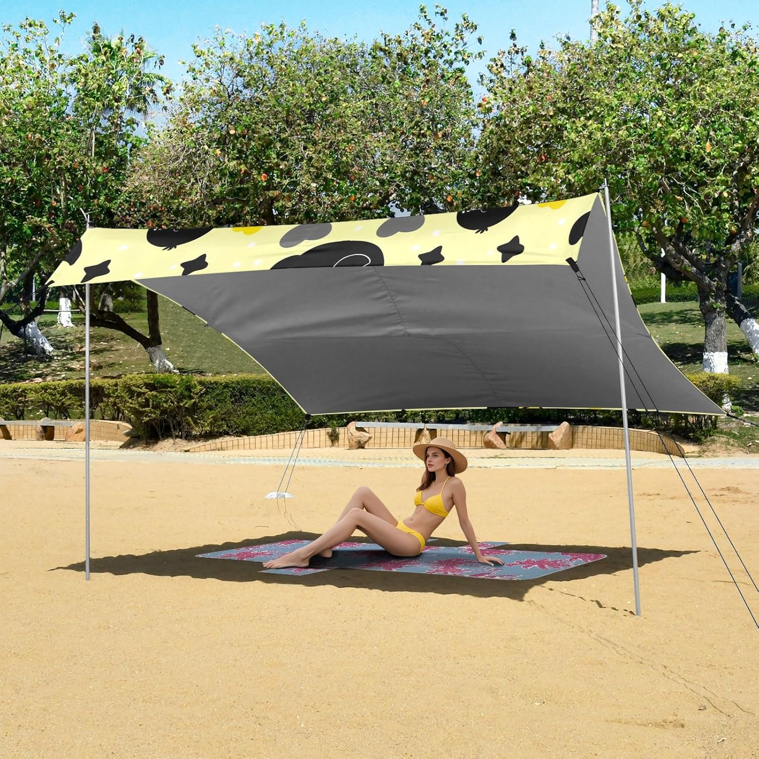 Small Duck Black Camping Sun Shelter, Beach Tent Portable Beach Sun Shade Outdoor Canopy for Camping Trips Fishing Picnic