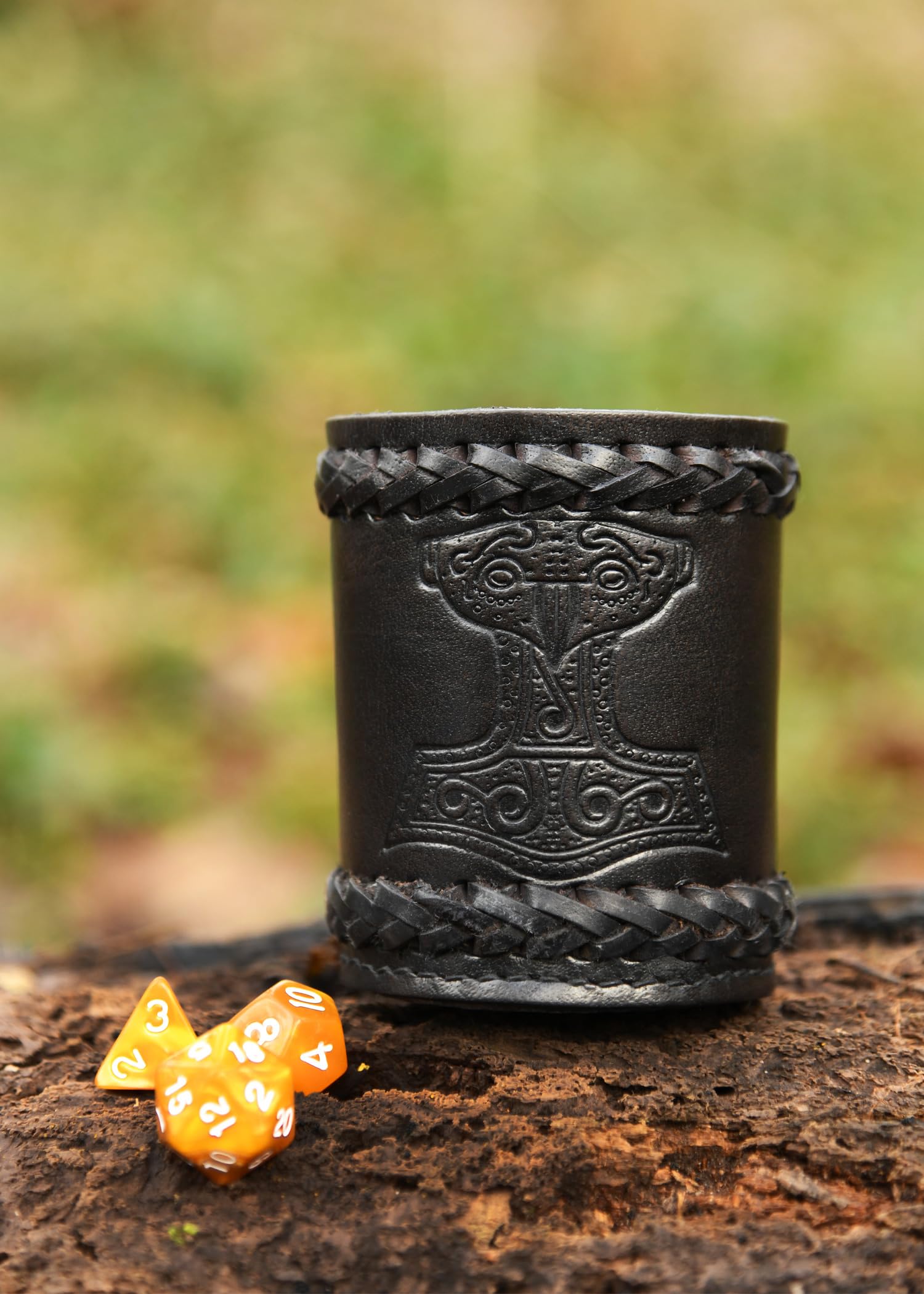 Ulfberth - Wysokiej jakości wikiński kubeczek do gry z motywem Mjölnir, prawdziwa skóra, średniowieczny kubek ze skóry, LARP, Reenactment (Czarny Młot Thora)
