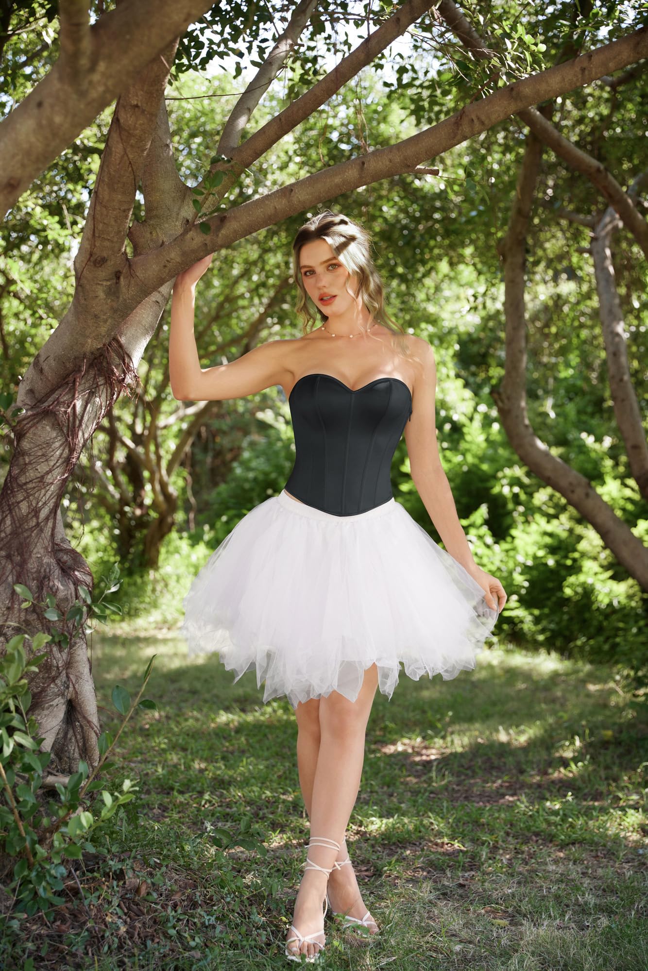 SCARLET DARKNESS Corset Renaissance pour femme avec col en cœur | Tissu satiné lisse, corset sans bretelles, design de taille galbant, style rétro et décontracté