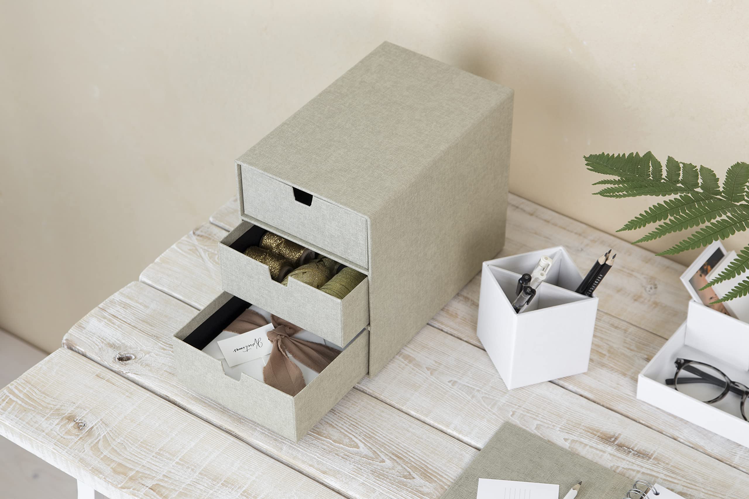 Bigso Box of Sweden Organizador de documentos y material de oficina – Cajonera pequeña con 3 cajones– Caja con cajones de tablero de fibras y papel con aspecto de lino – beige
