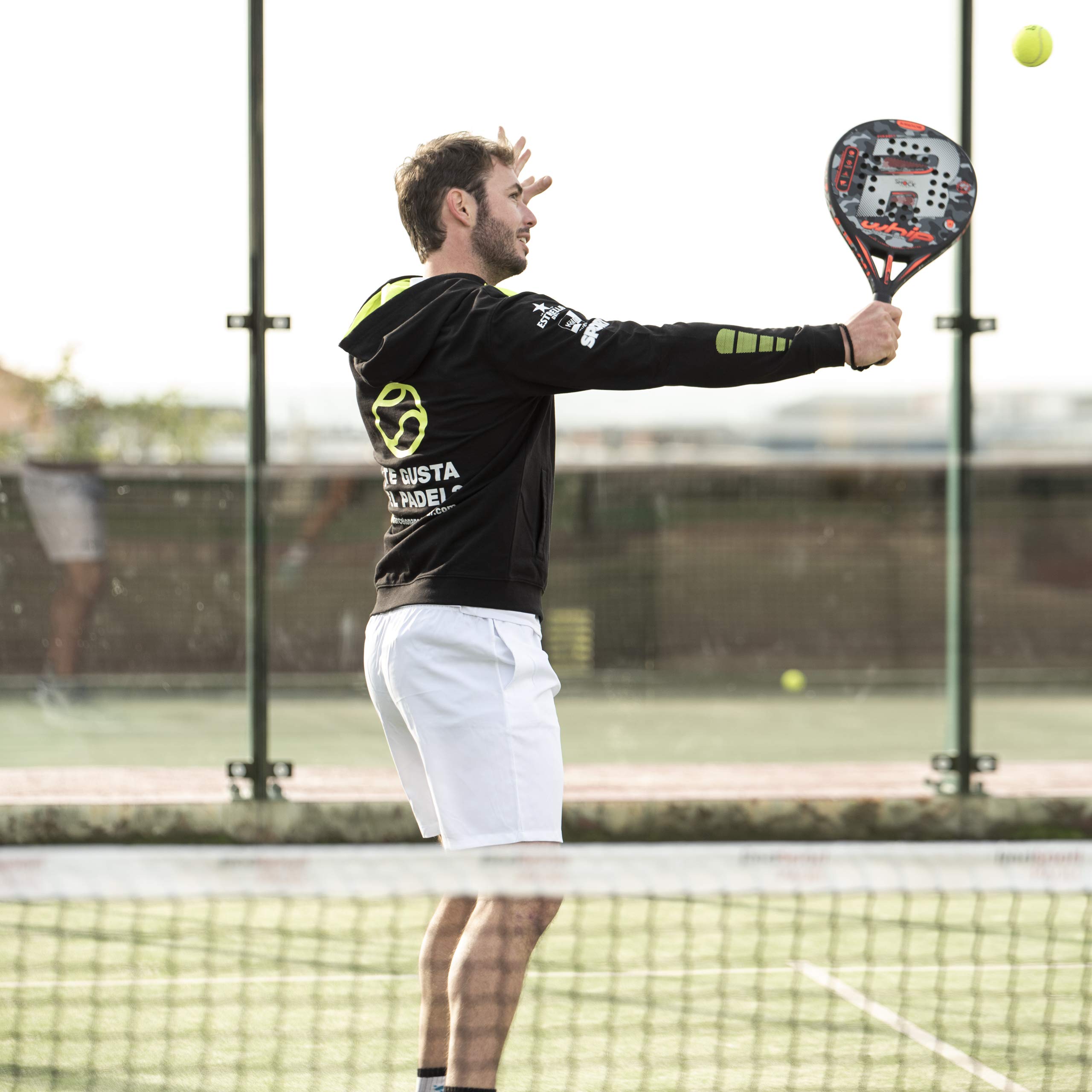Barcelona Padel Tour | Short pour Hommes avec Poches | Short en Tissu léger et Respirant avec Impression spéciale Padel | Vêtements de Sport…