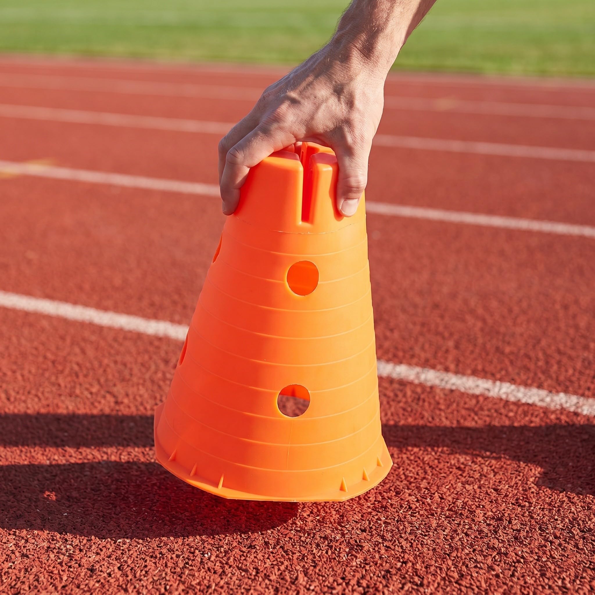 Alasum Conos de Entrenamiento para Fútbol Naranja de PE Estructura Plana y Diseño Perforado, Paquete de 2 Piezas para Práctica Deportiva en Gimnasio y Exterior