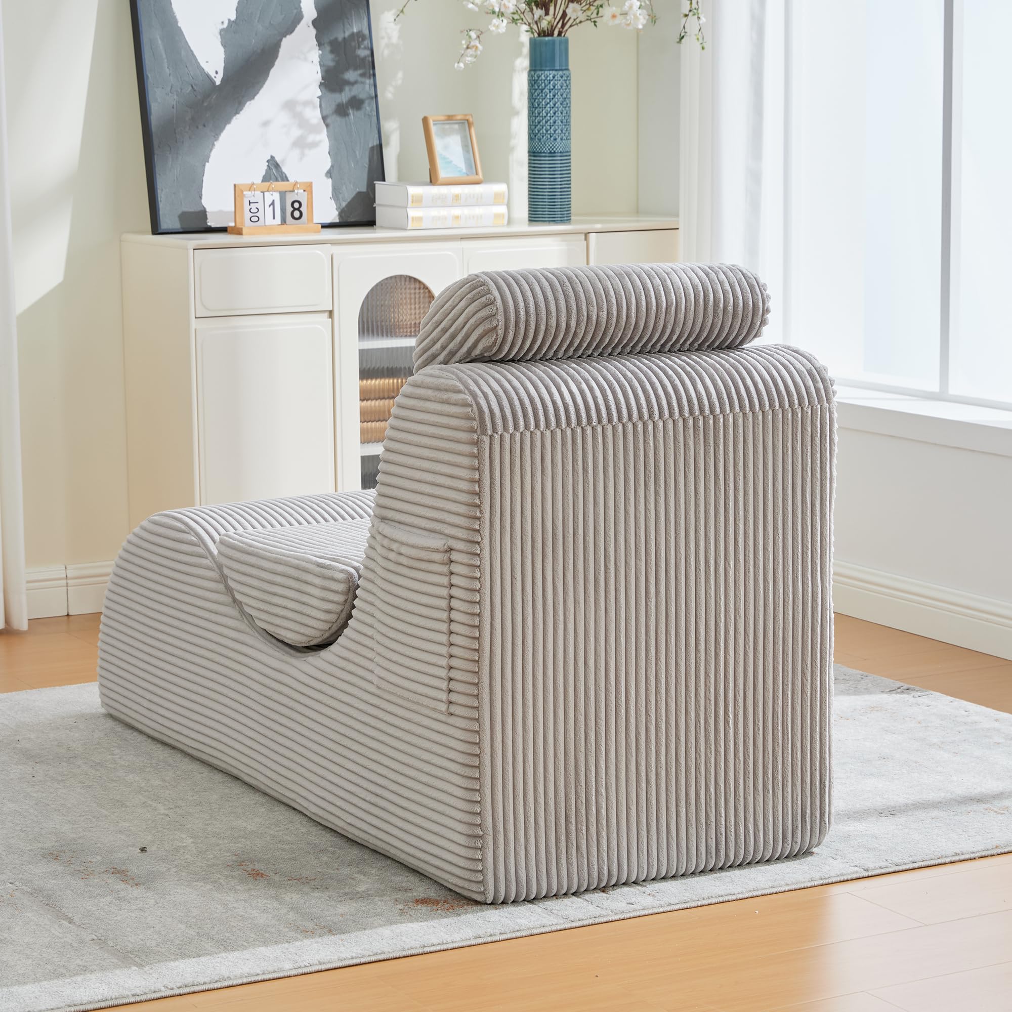 Moderner Freizeit-Sessel Hellgrau mit einzigartigem Design, ergonomisch geformt, aus hoch elastischem Kompressionsschaum. Abnehmbare Sitzauflage und Seitentasche für komfortables Sitzen im Alltag.