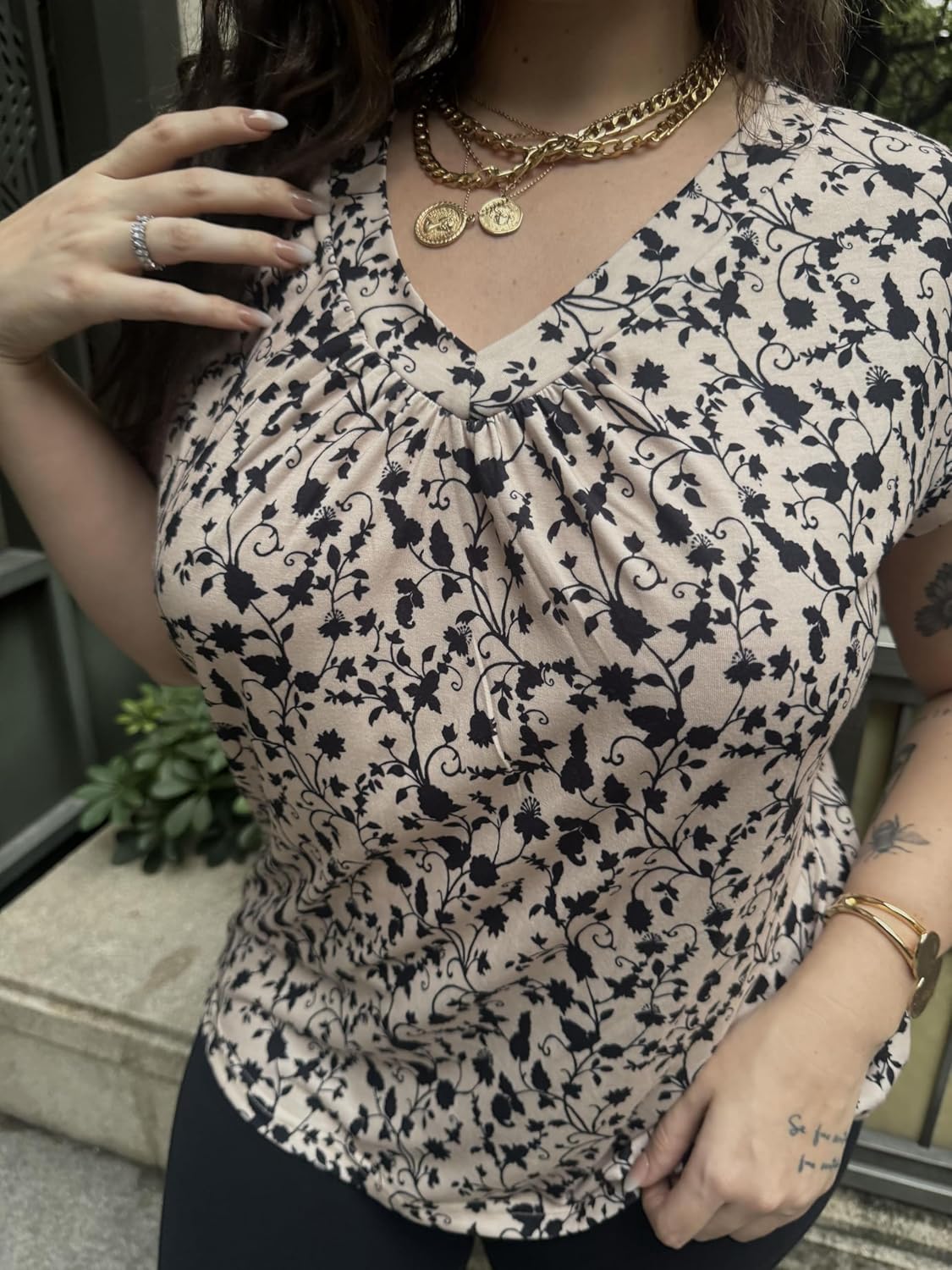 Zeagoo Womens Tops Short Sleeve V Neck Shirts Summer Dressy Casual Business Clothes Work Blouses Fashion Clothing Outfits - Image 3