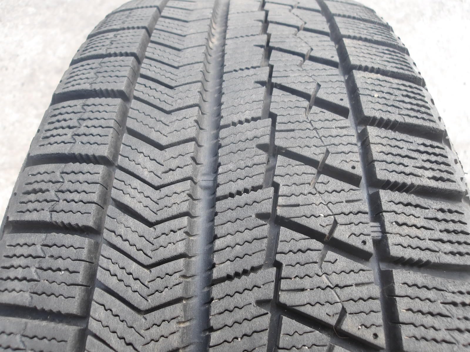 Amazon | O534-ソ2 185/60R15 冬4本セット スタッドレス 84Q 185/60-15