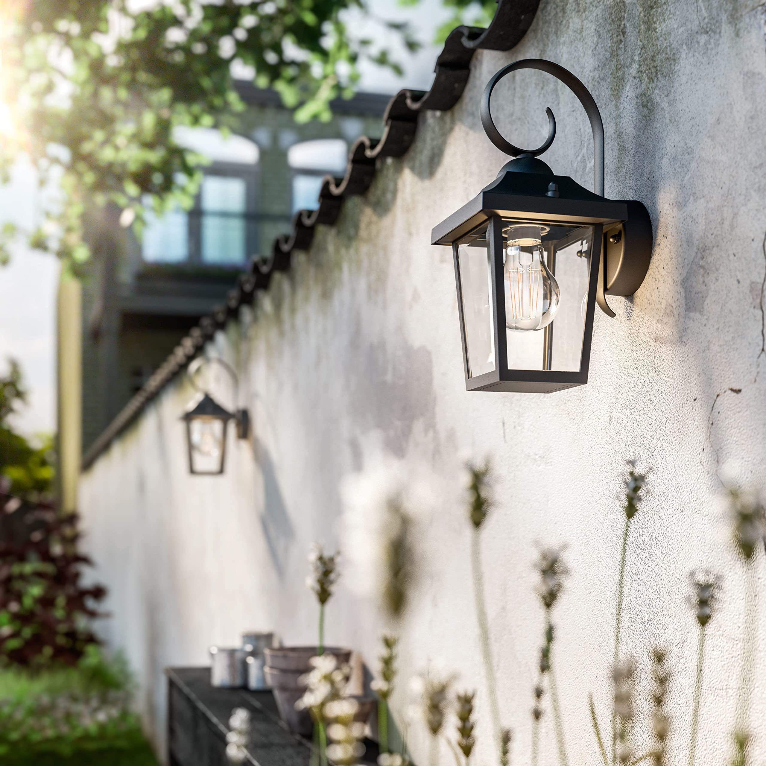 Philips Hue Buzzard Applique murale d'extérieur (Noir) - Lampe d'extérieur - E27 - Lumière blanche chaude - Hue White Filament