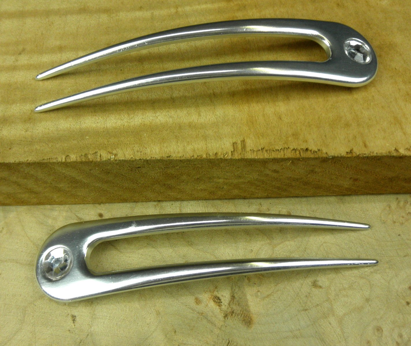 (2) Anodized Aluminum Two Prong Curved 4.5" Hair Fork Pick Pic (Silver)