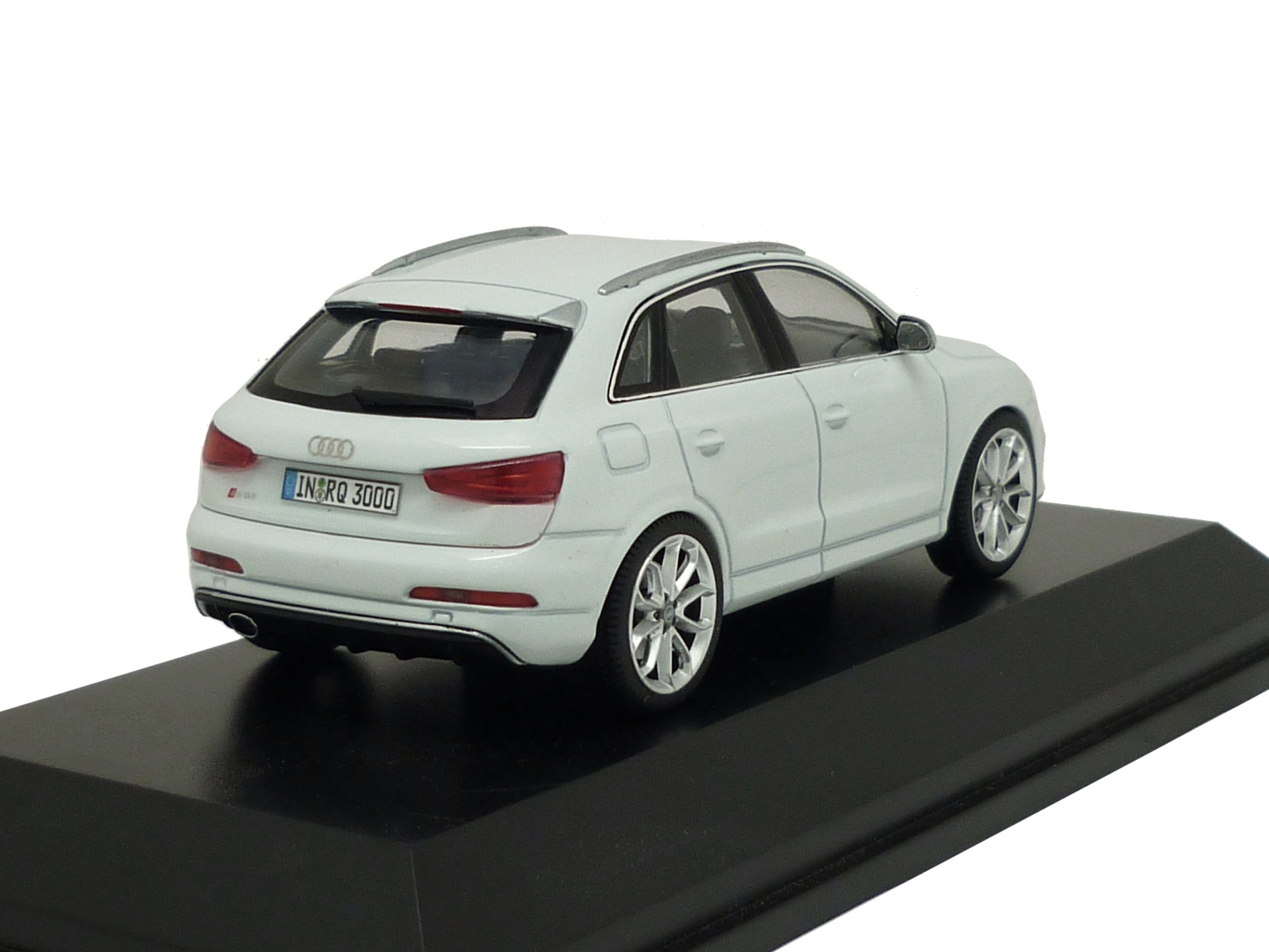 Schuco Audi RS Q3 1:43 Gletscherweiß: Amazon.de: Toys