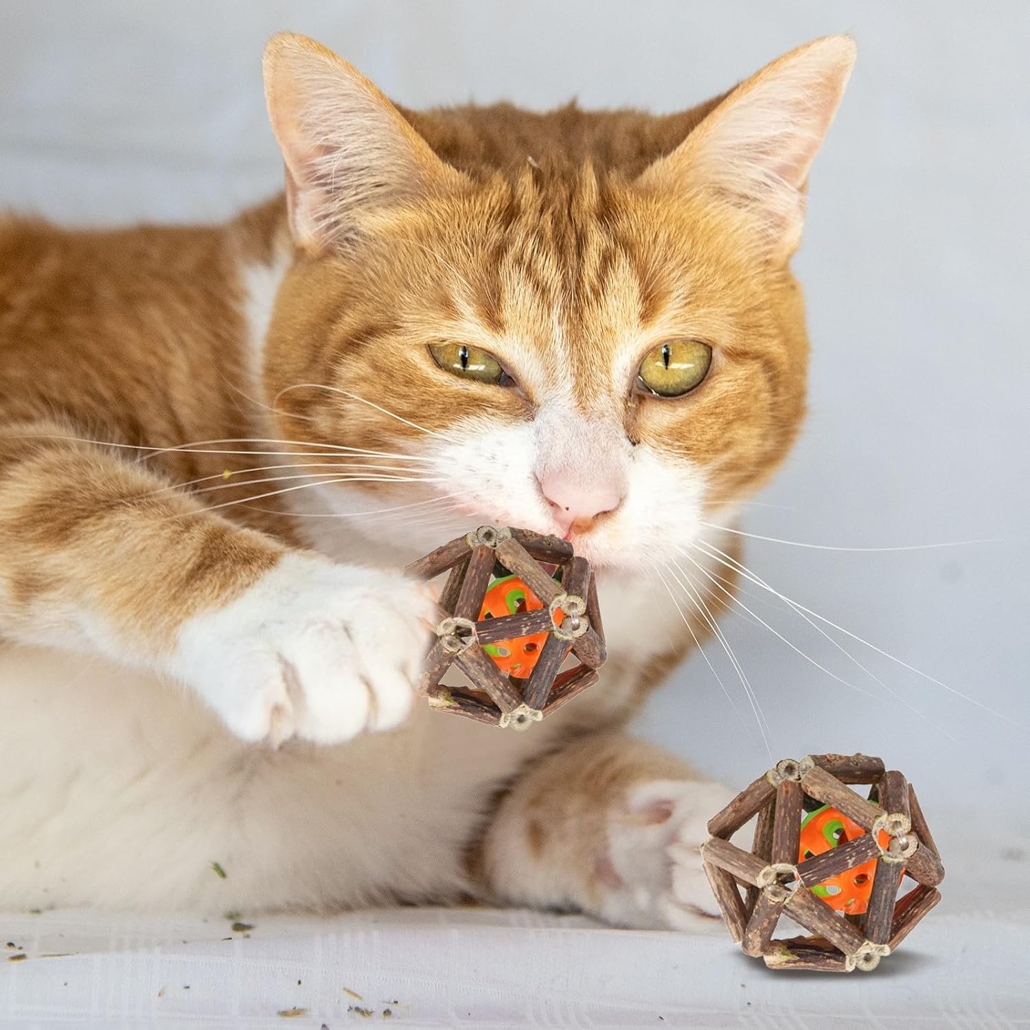 2Pcs 2.6" Universal Cat Plastic Balls Natural Silvervine Stick Cage Ball KHAIMAI235